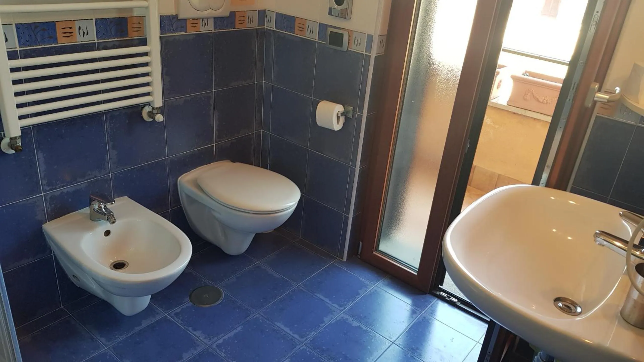 Toilet in Aurelia Garden Gold B&B