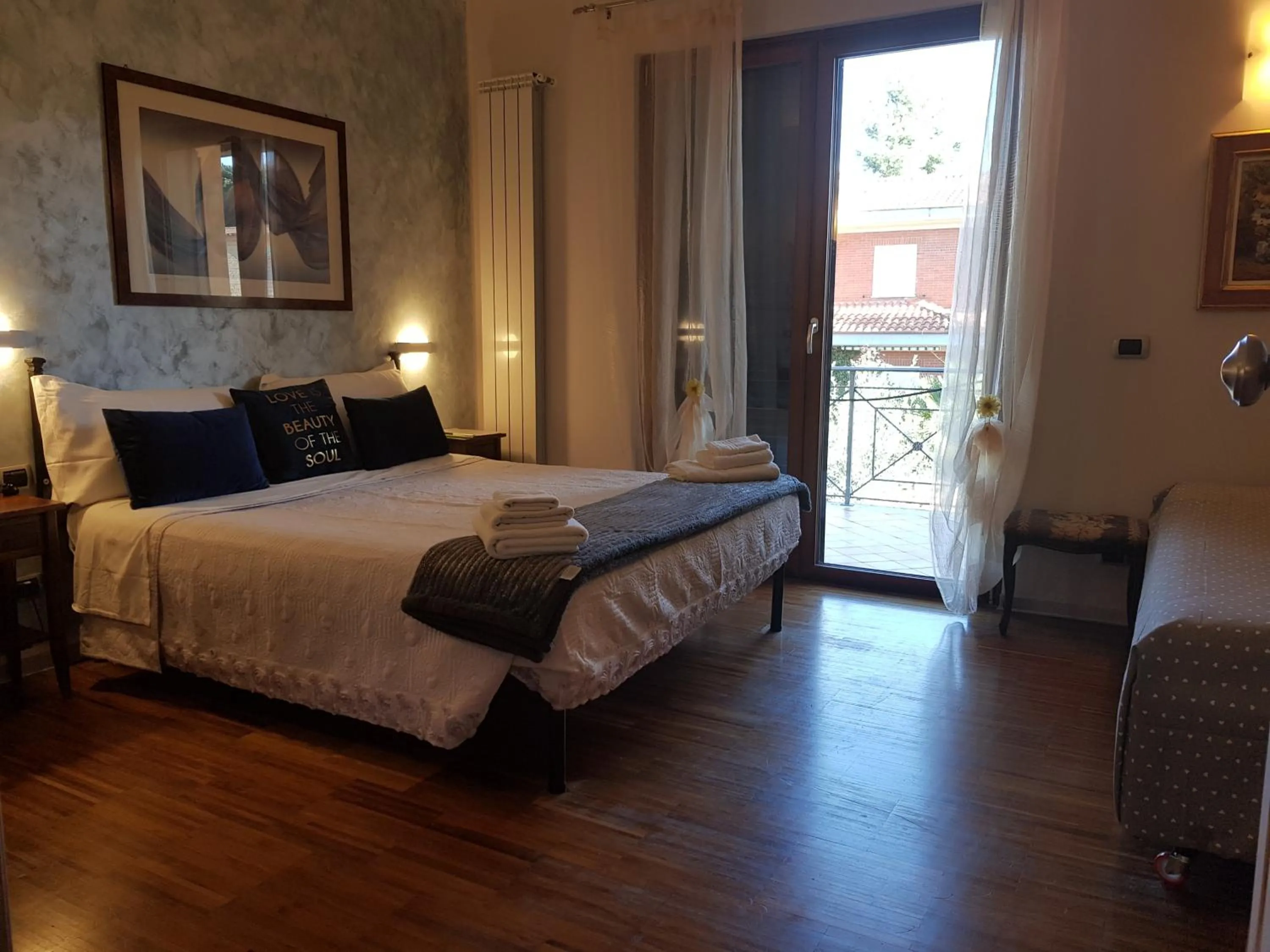 Photo of the whole room, Bed in Aurelia Garden Gold B&B