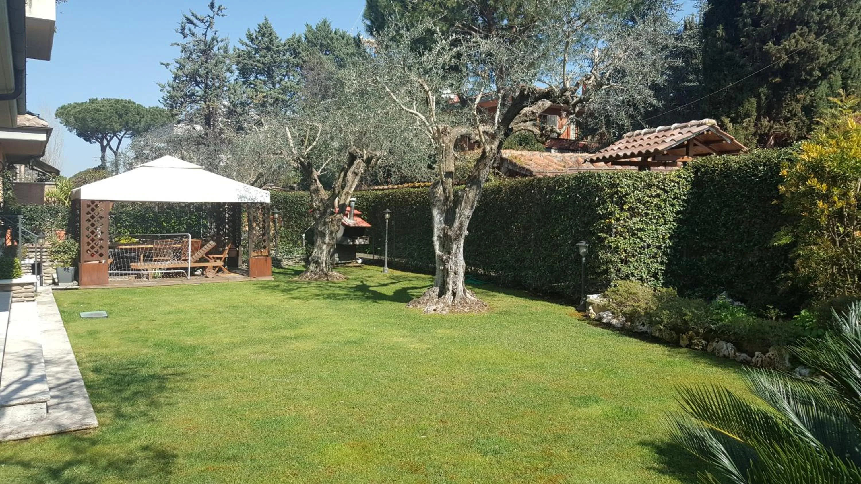 Garden view in Aurelia Garden Gold B&B