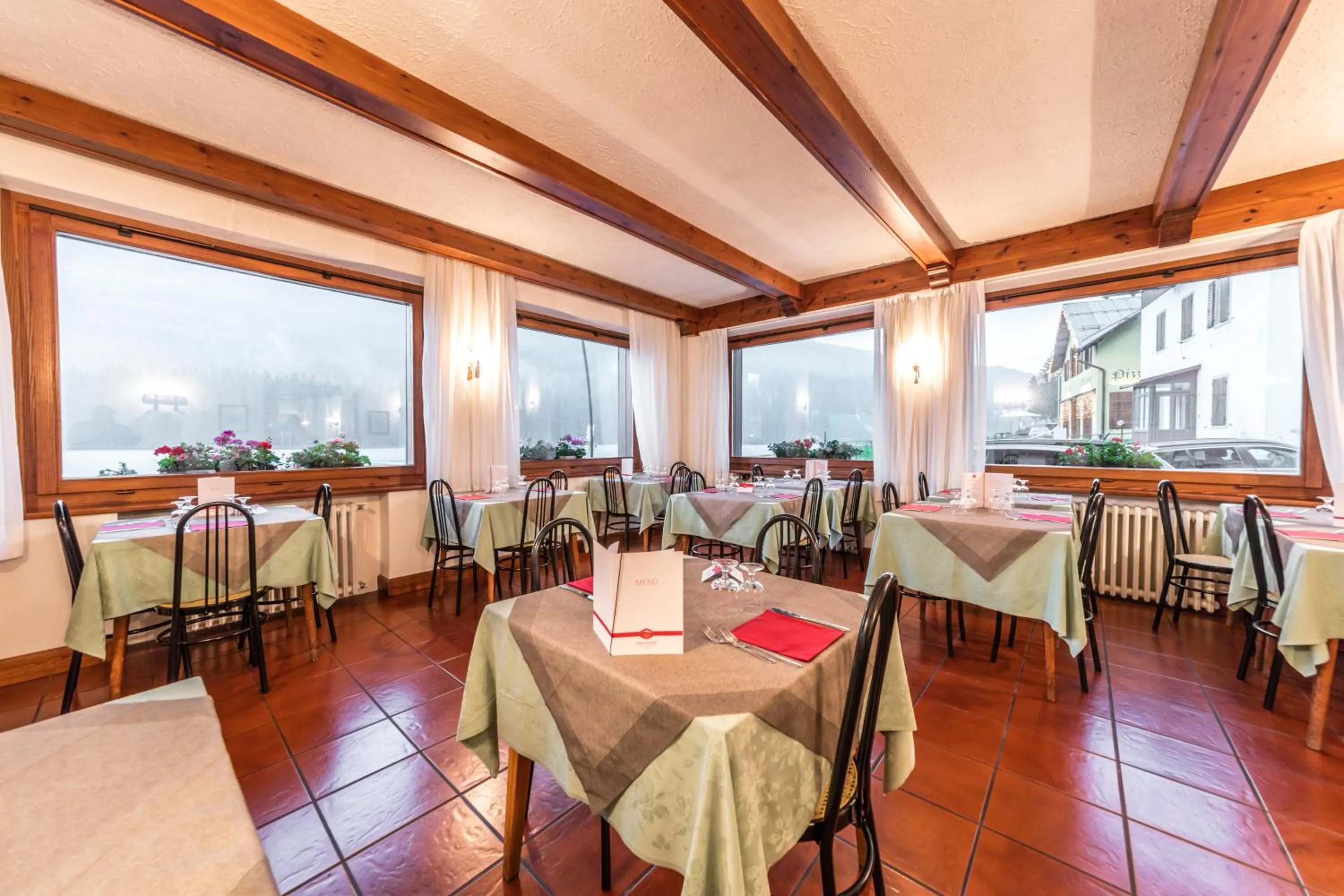 Restaurant/places to eat in Hotel Sorapiss