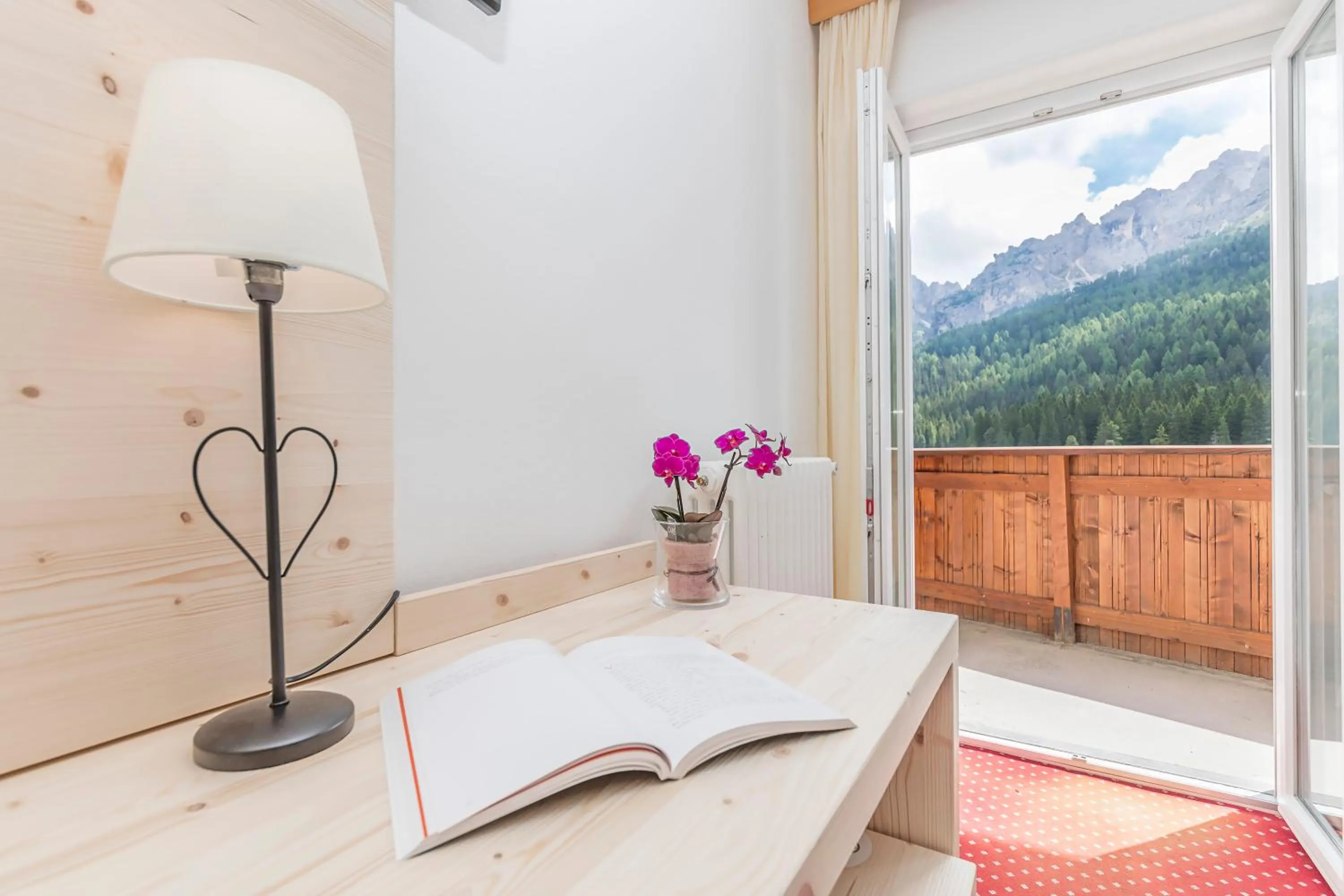 Day in Hotel Sorapiss