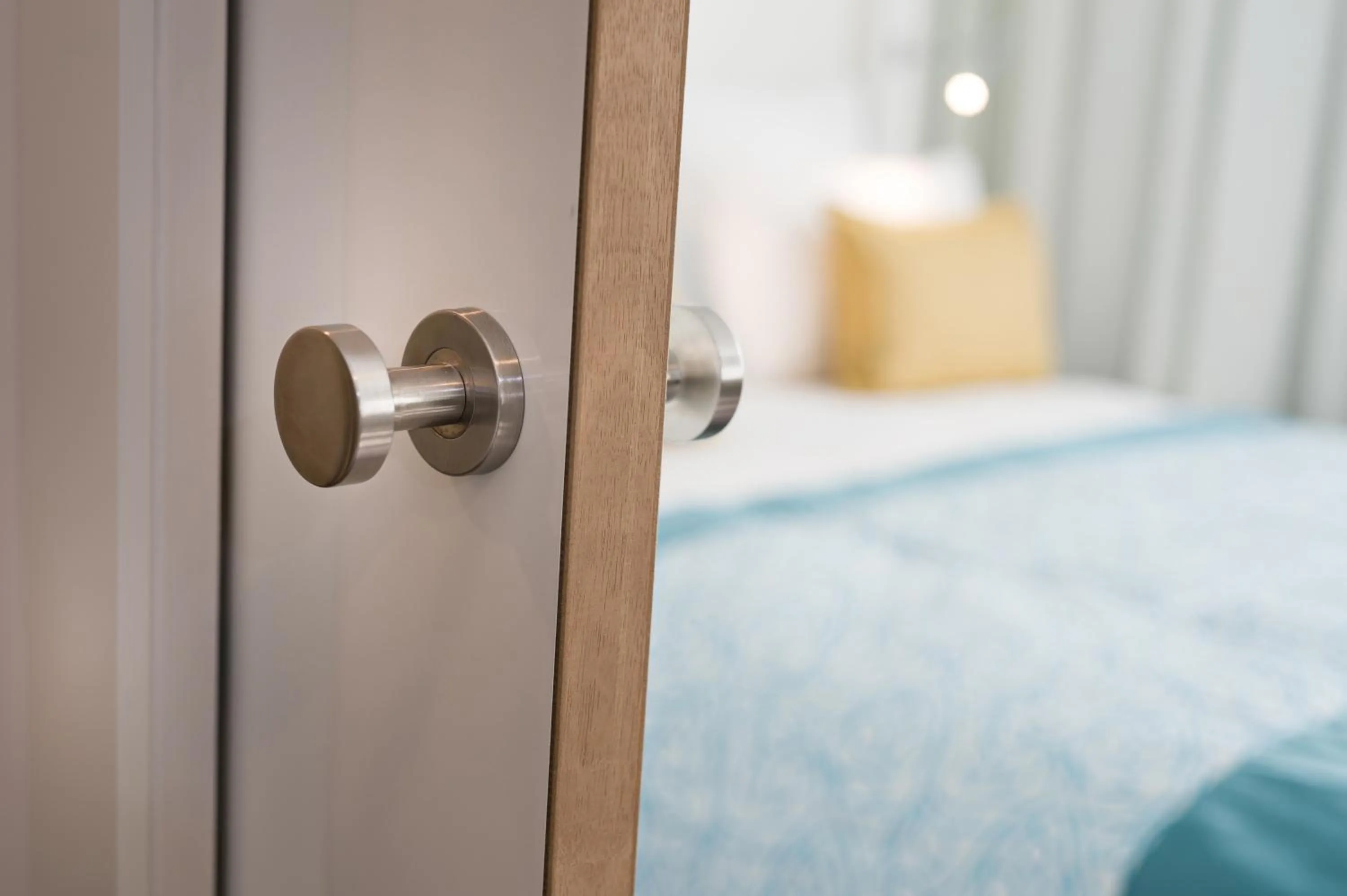 Bedroom, Bed in Golden Tulip Marseille Euromed