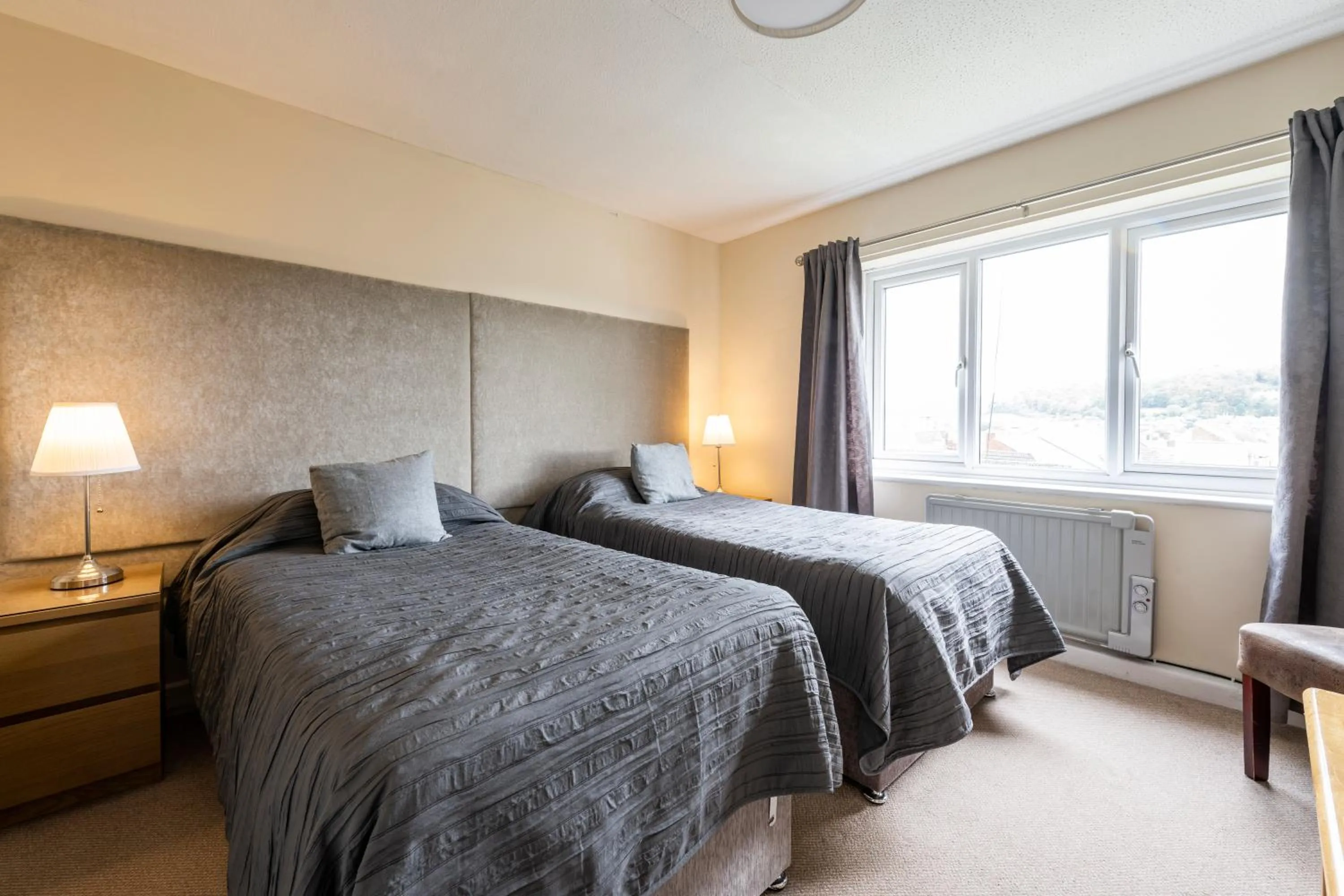 Bedroom, Bed in Swan Hotel