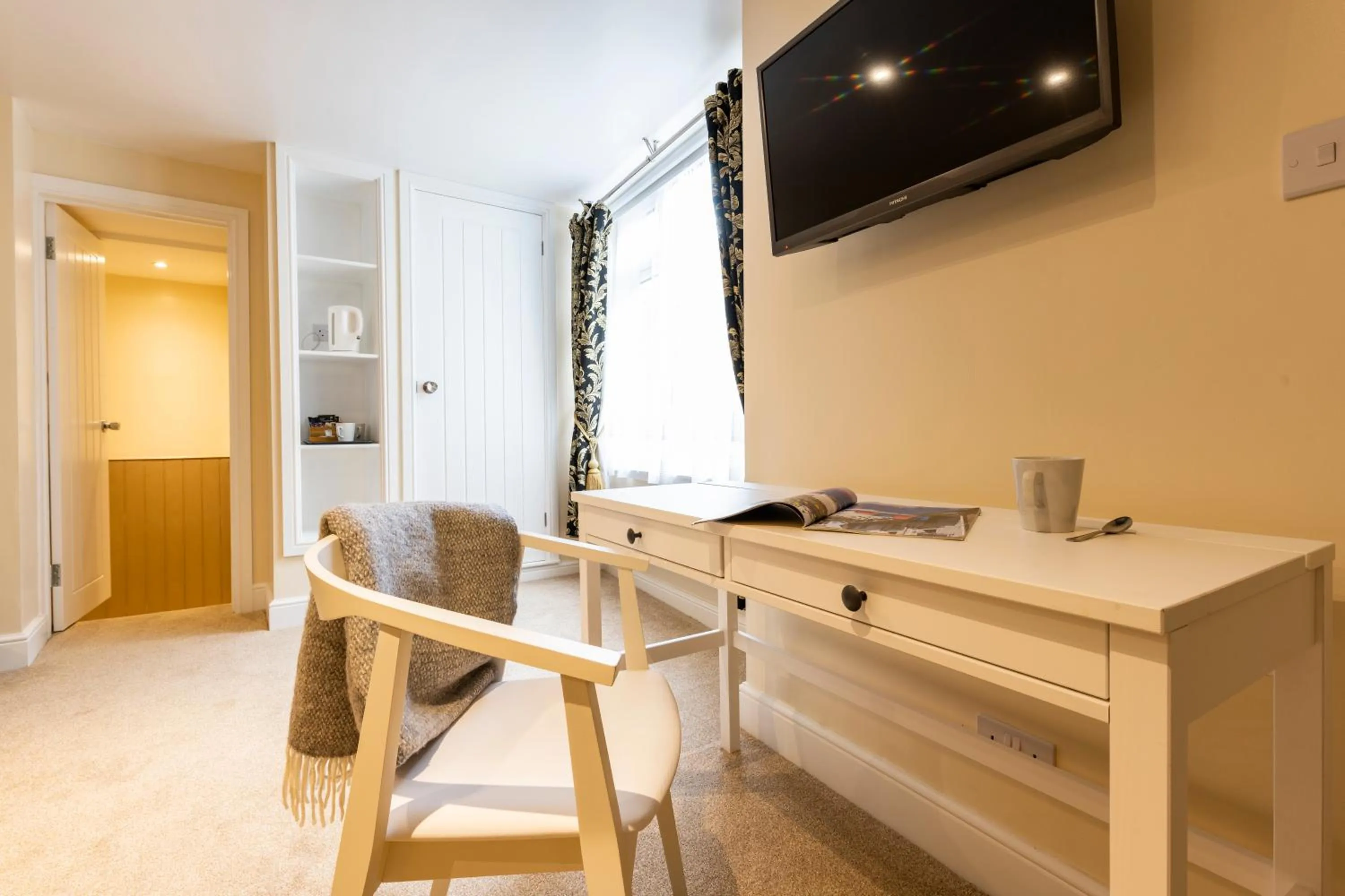 Bedroom in Swan Hotel