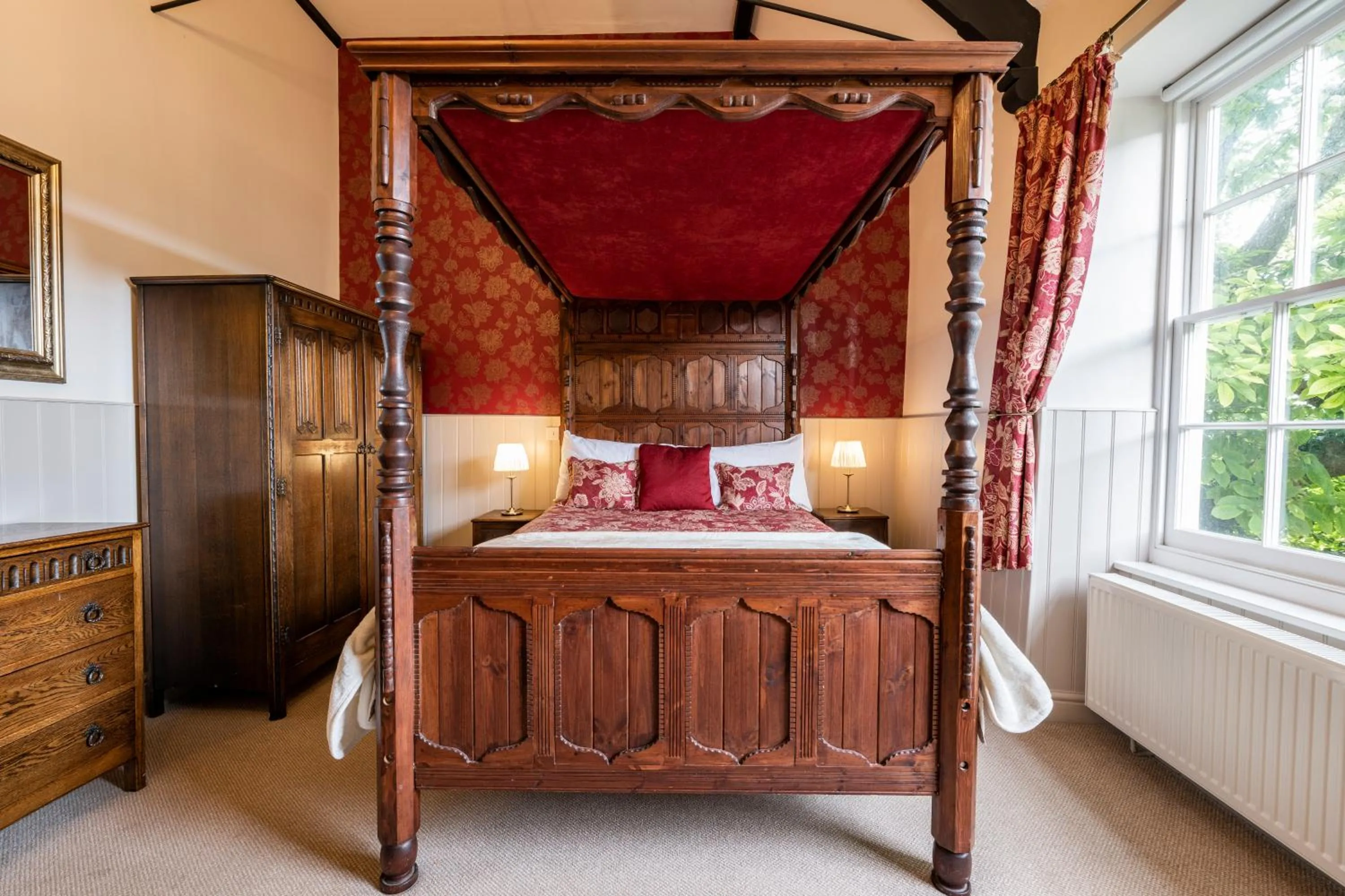 Bedroom, Bed in Swan Hotel