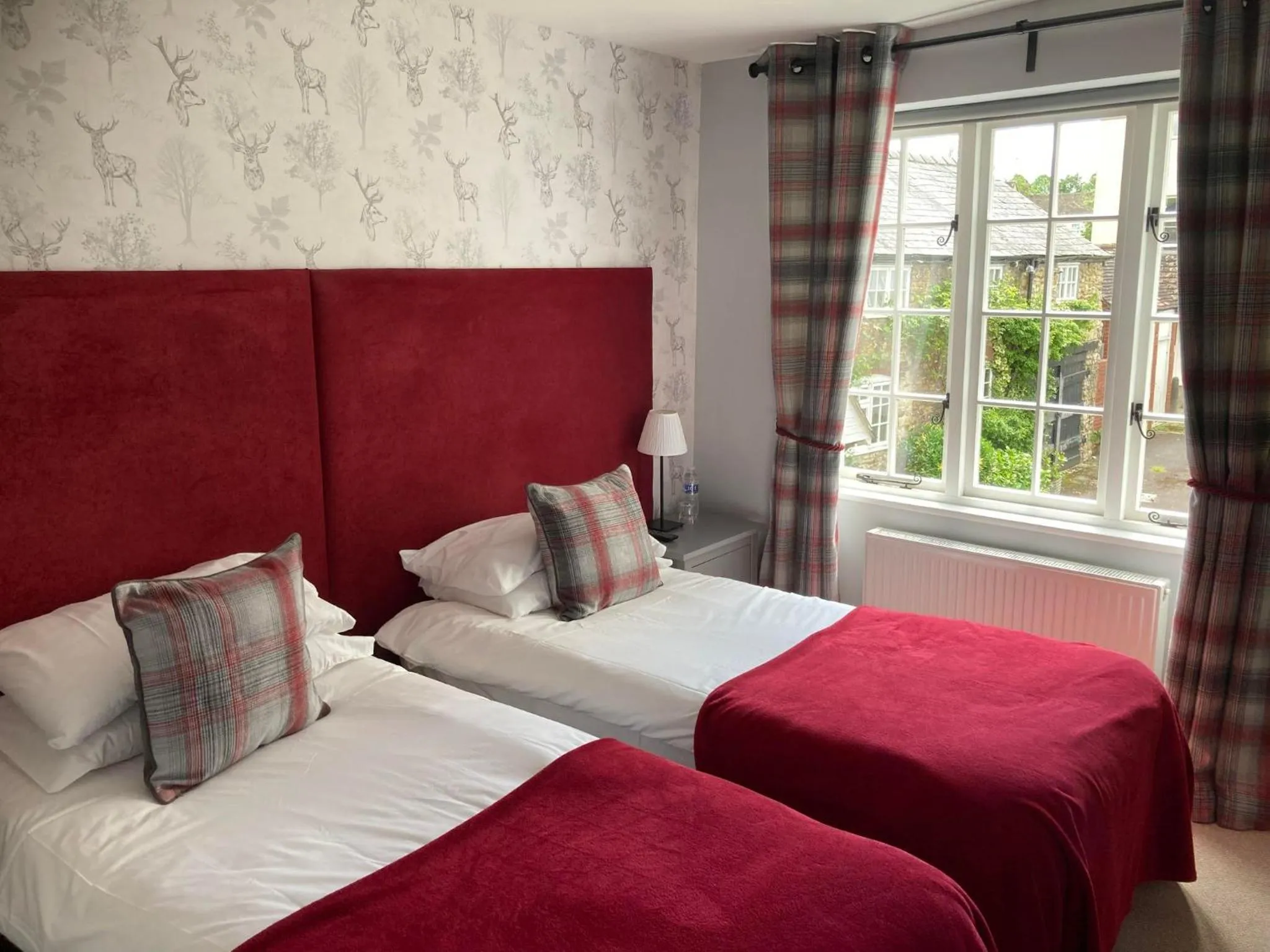 Bedroom, Bed in Swan Hotel