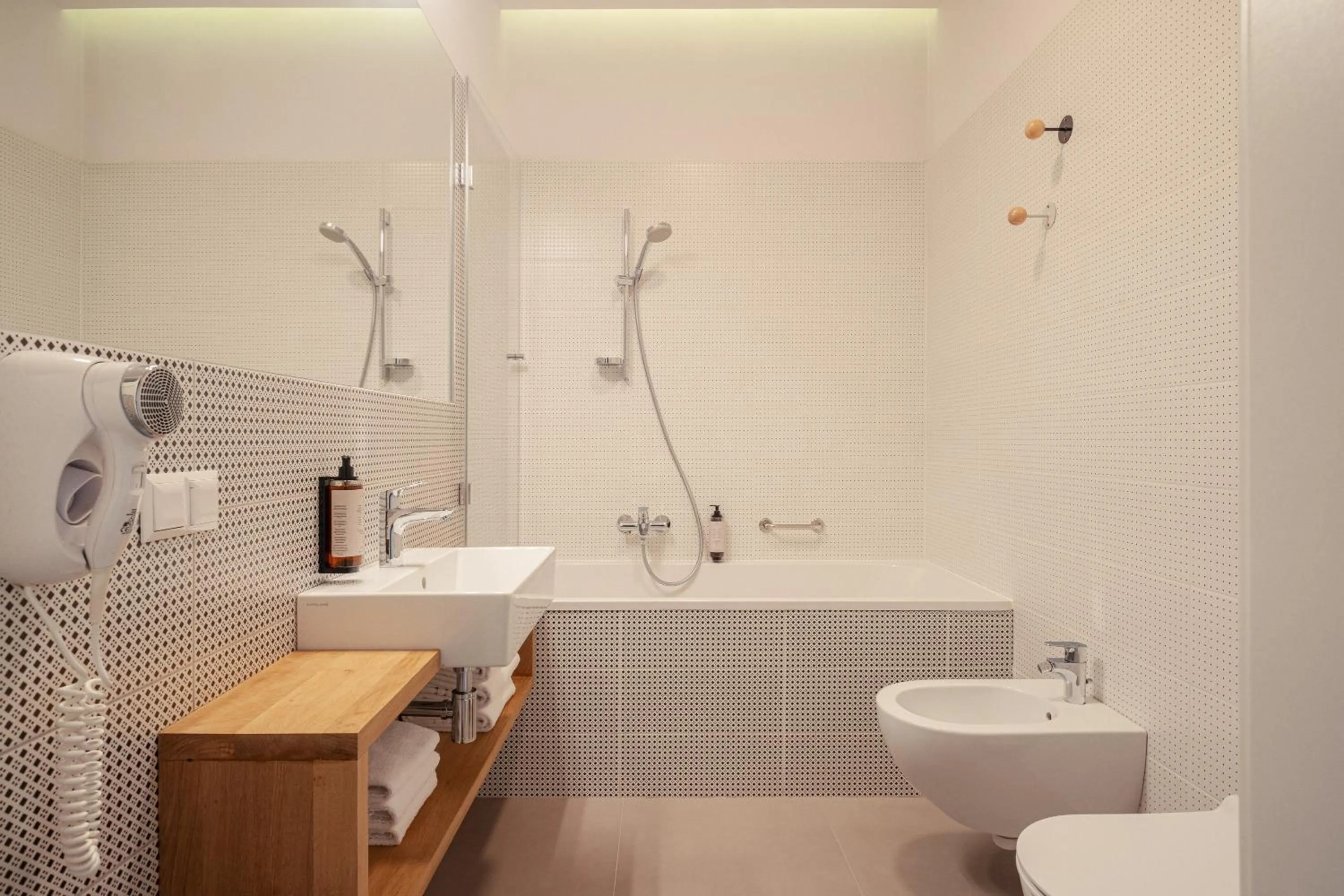 Shower in Hotel Faros Gdansk Airport