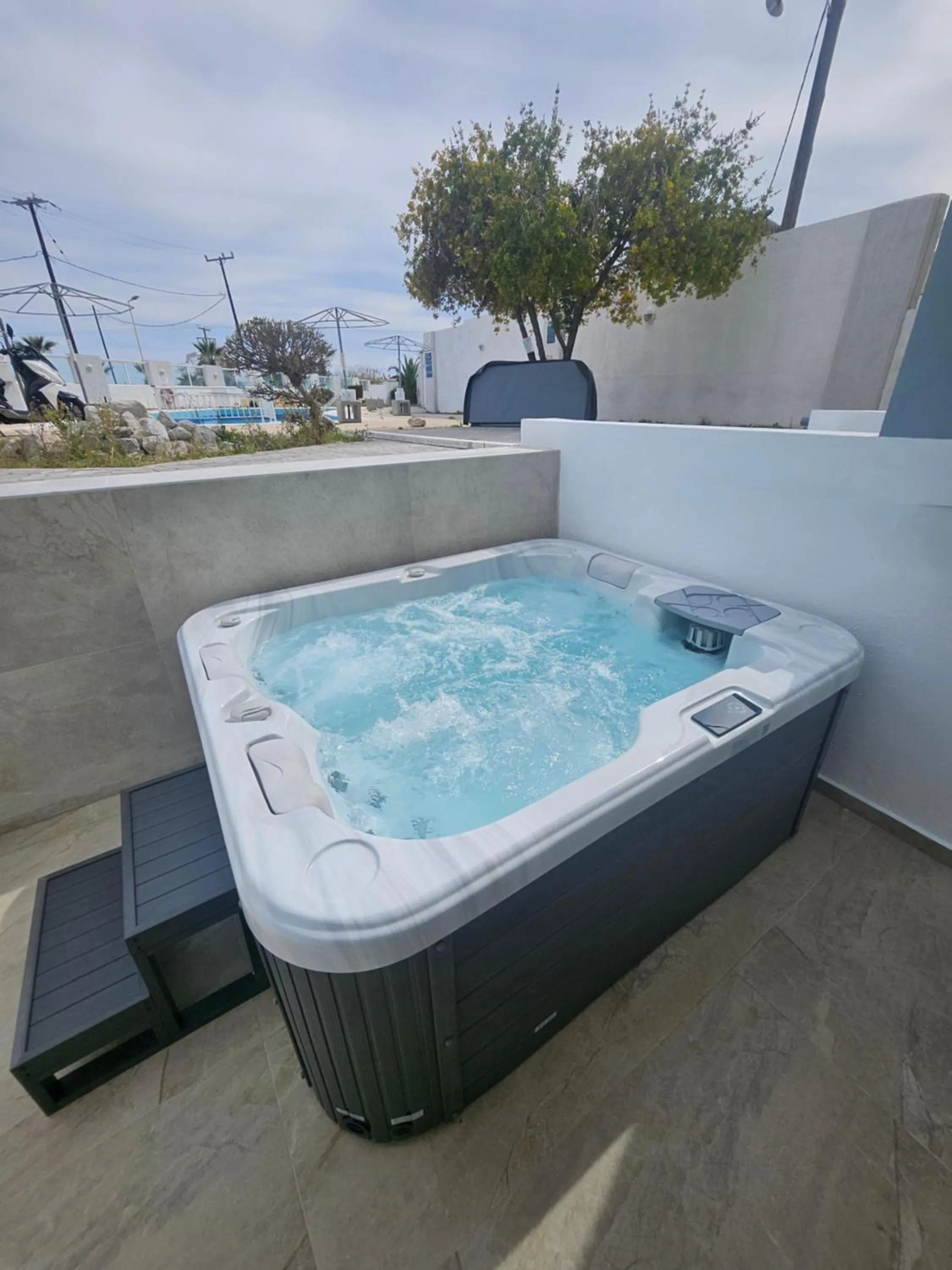 Hot Tub in Casa Blue Sarantis