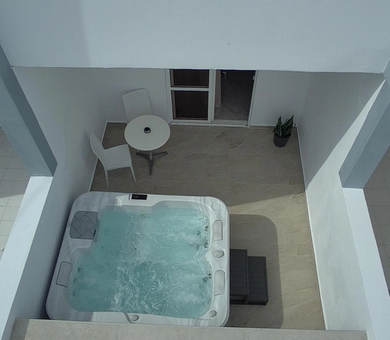 Hot Tub in Casa Blue Sarantis