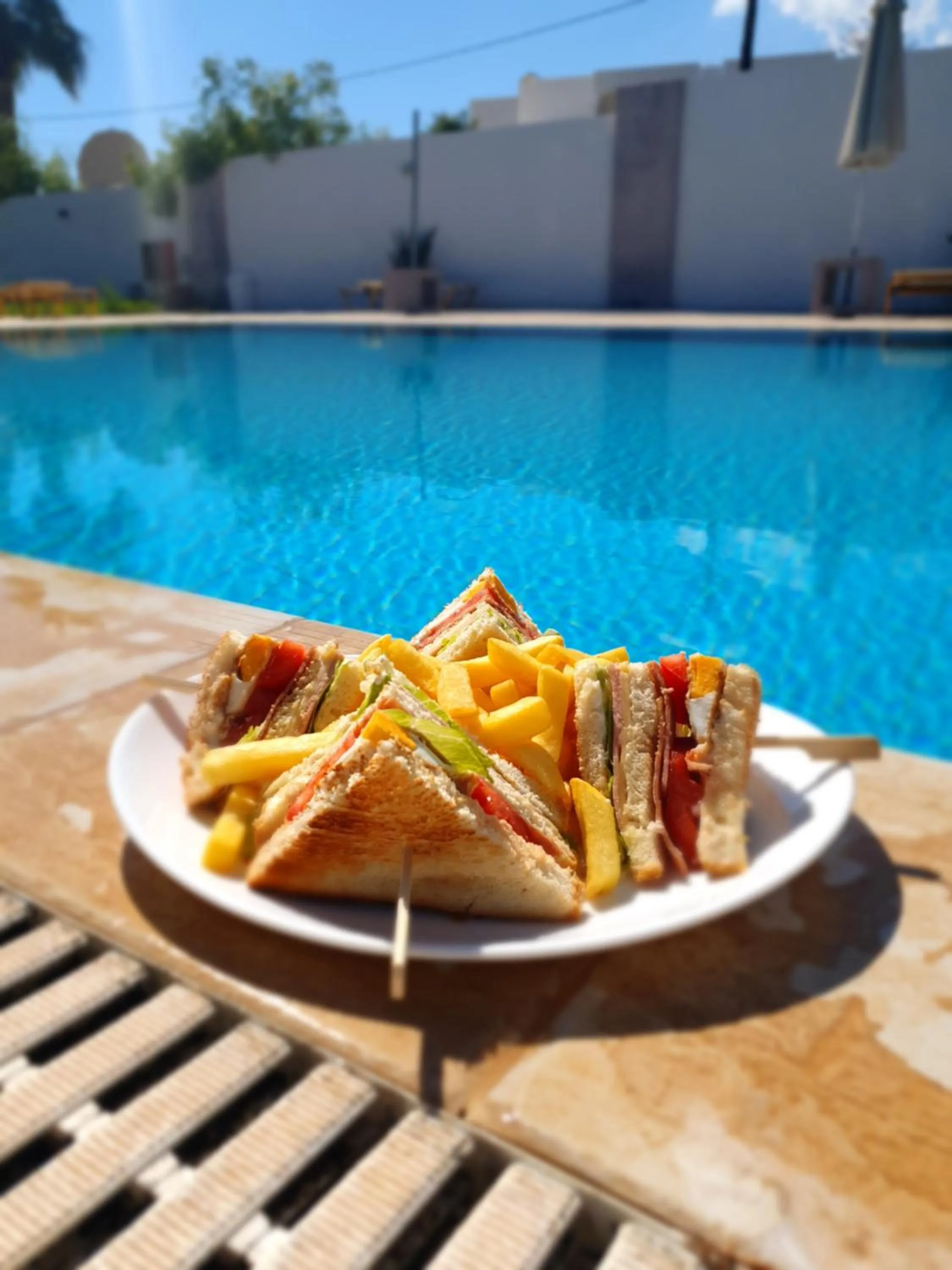 Restaurant/places to eat in Casa Blue Sarantis