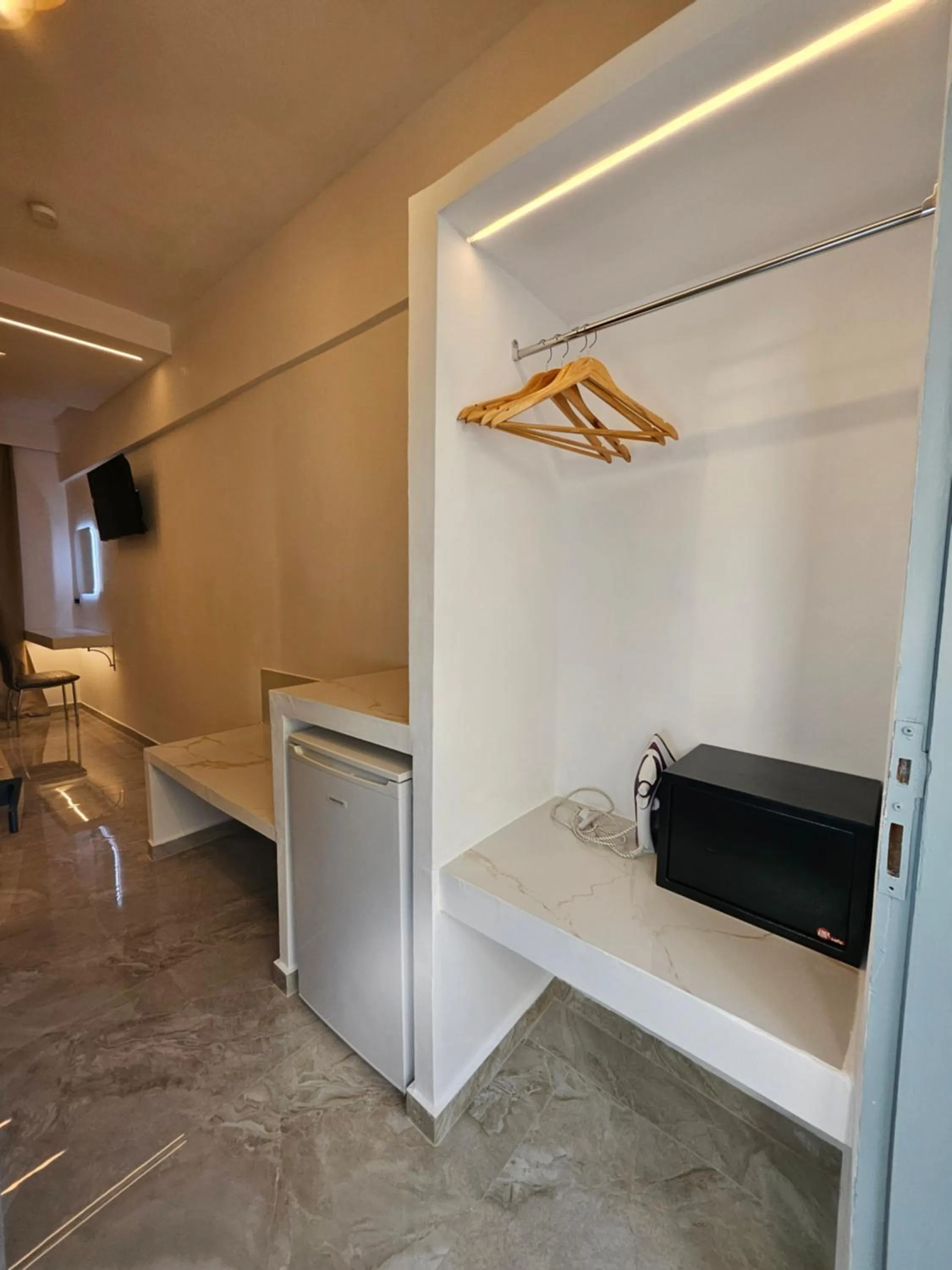 wardrobe in Casa Blue Sarantis