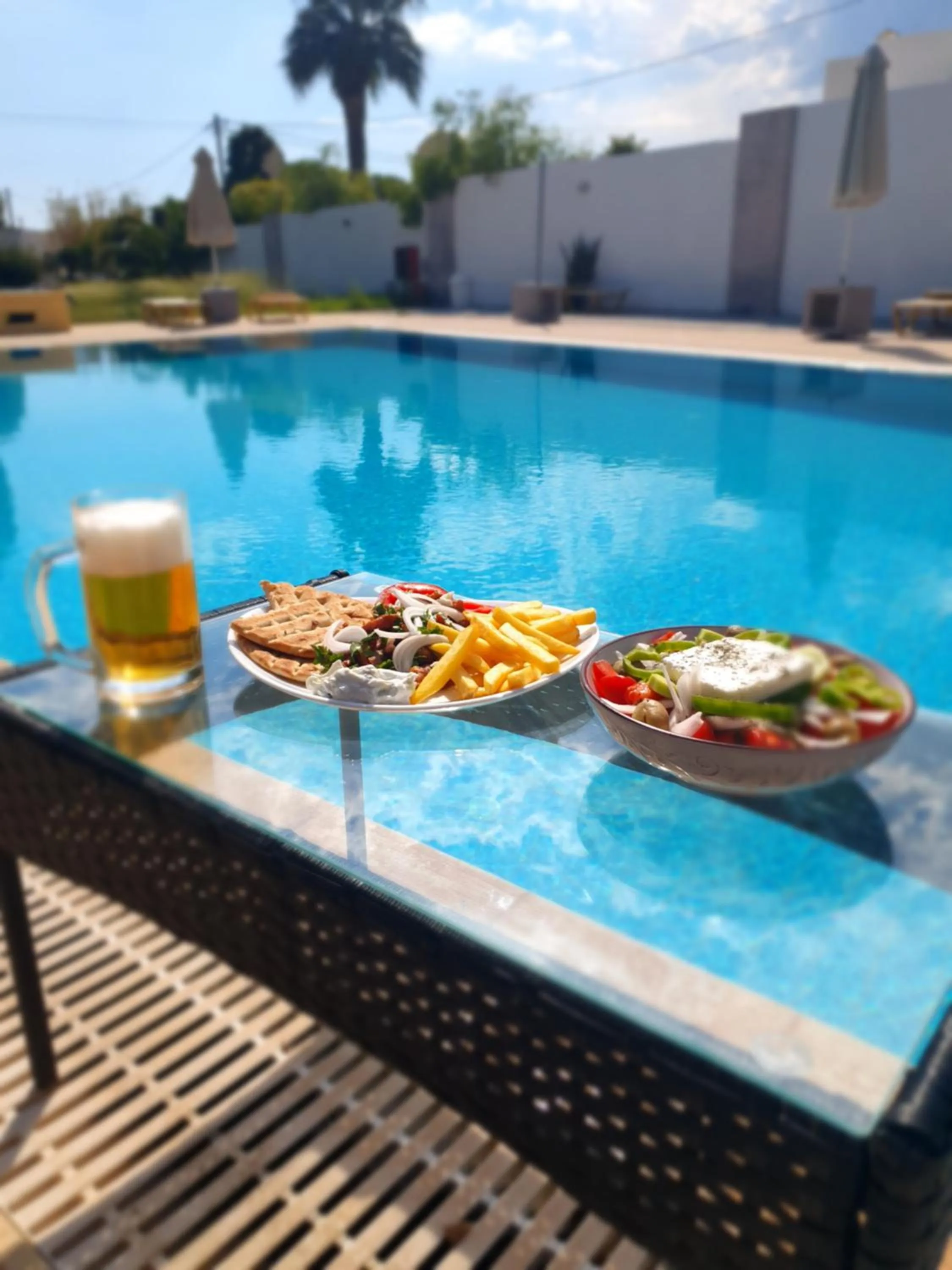 Restaurant/places to eat in Casa Blue Sarantis