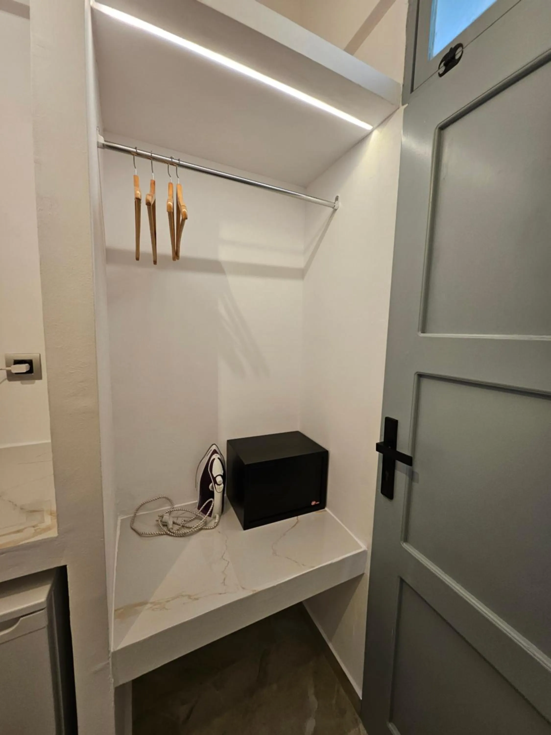 wardrobe in Casa Blue Sarantis