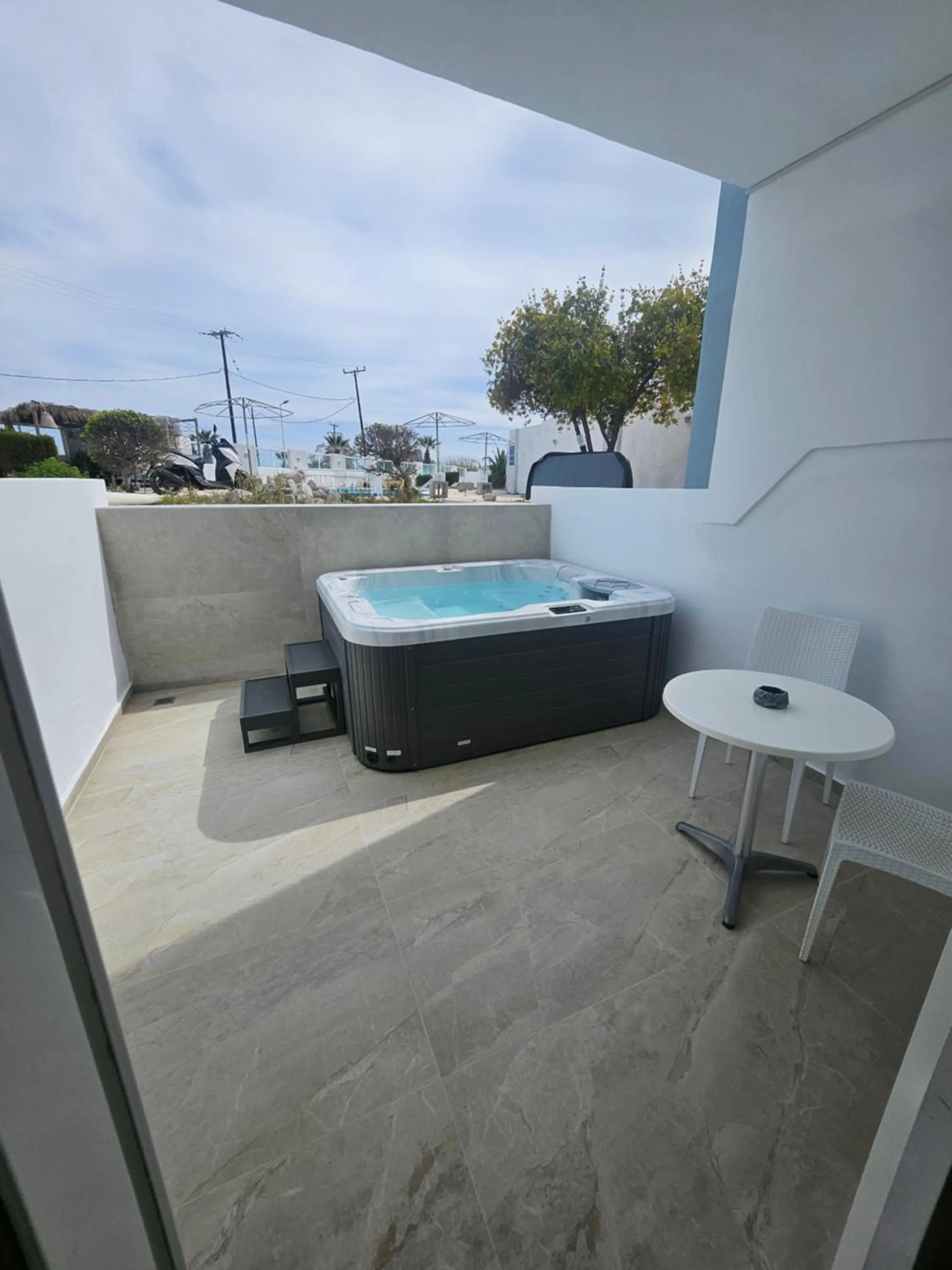 Hot Tub in Casa Blue Sarantis