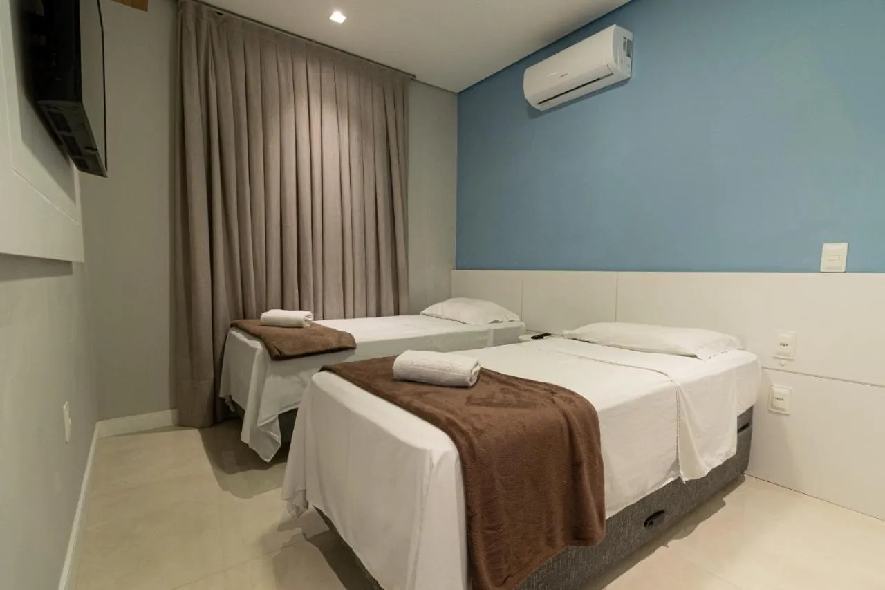 Bed in Ingleses Park Hotel