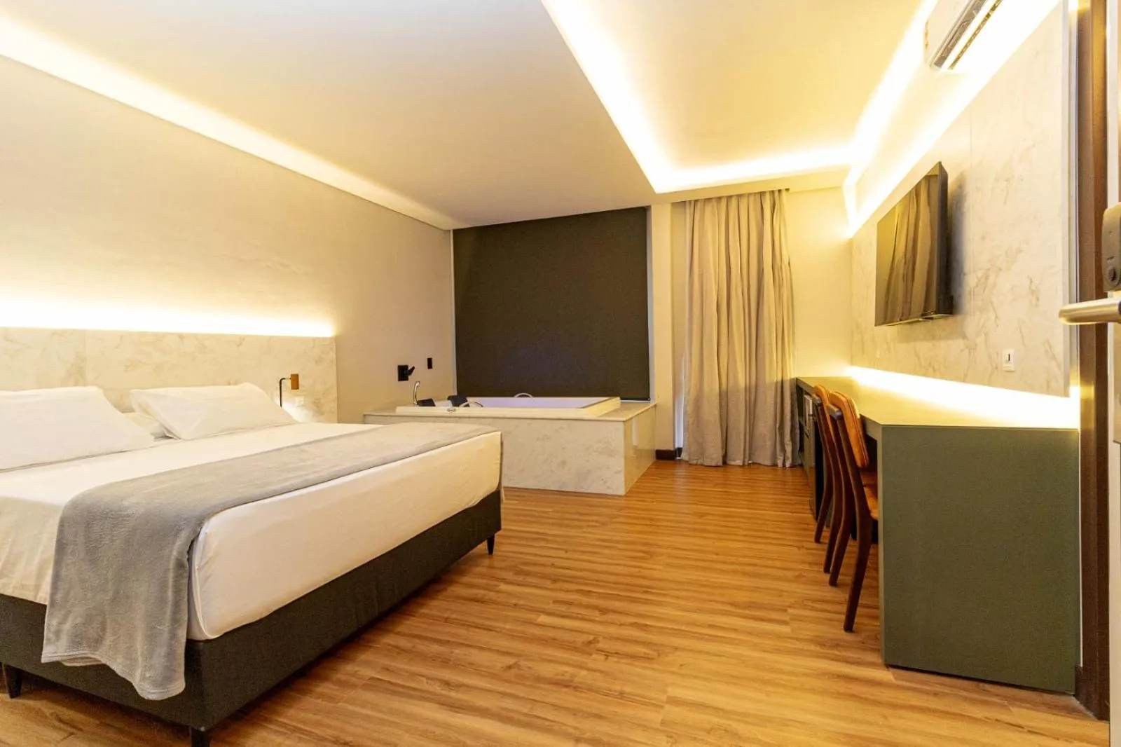 Bed in Ingleses Park Hotel