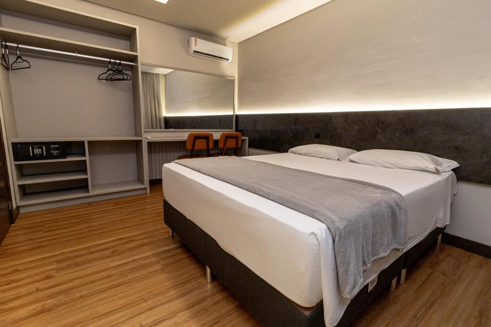 Bed in Ingleses Park Hotel