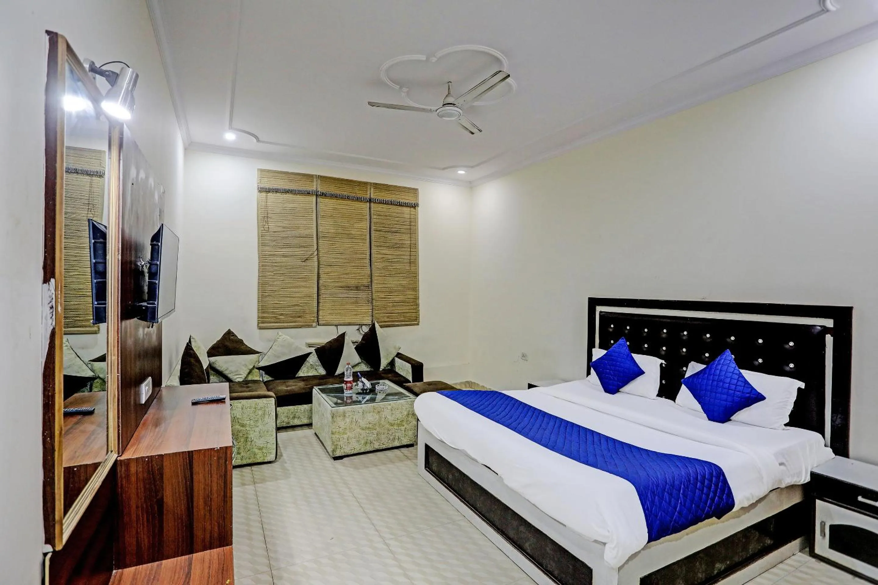 Hotel E joy Karol Bagh