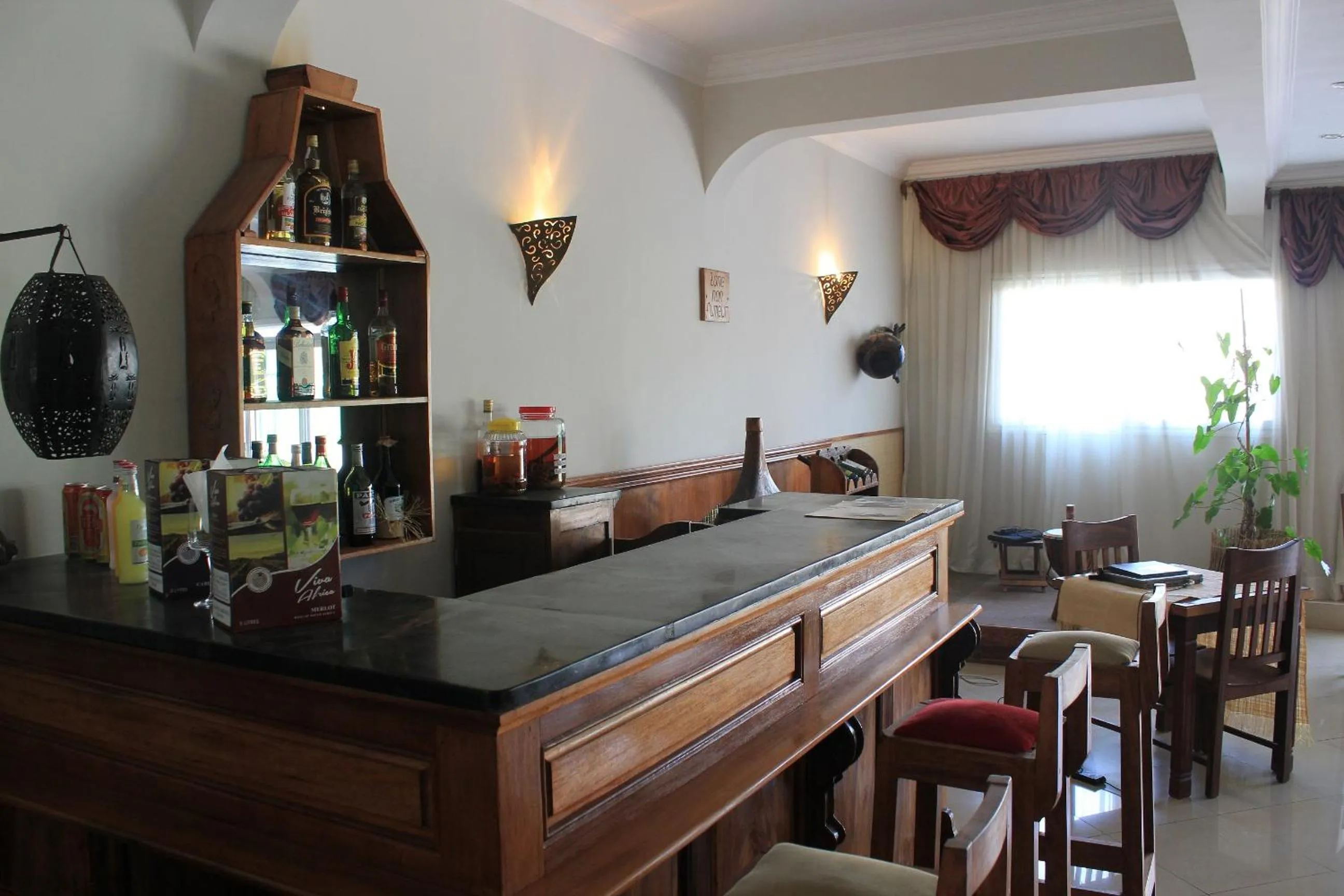 Lounge or bar in K.méléon-Hôtel