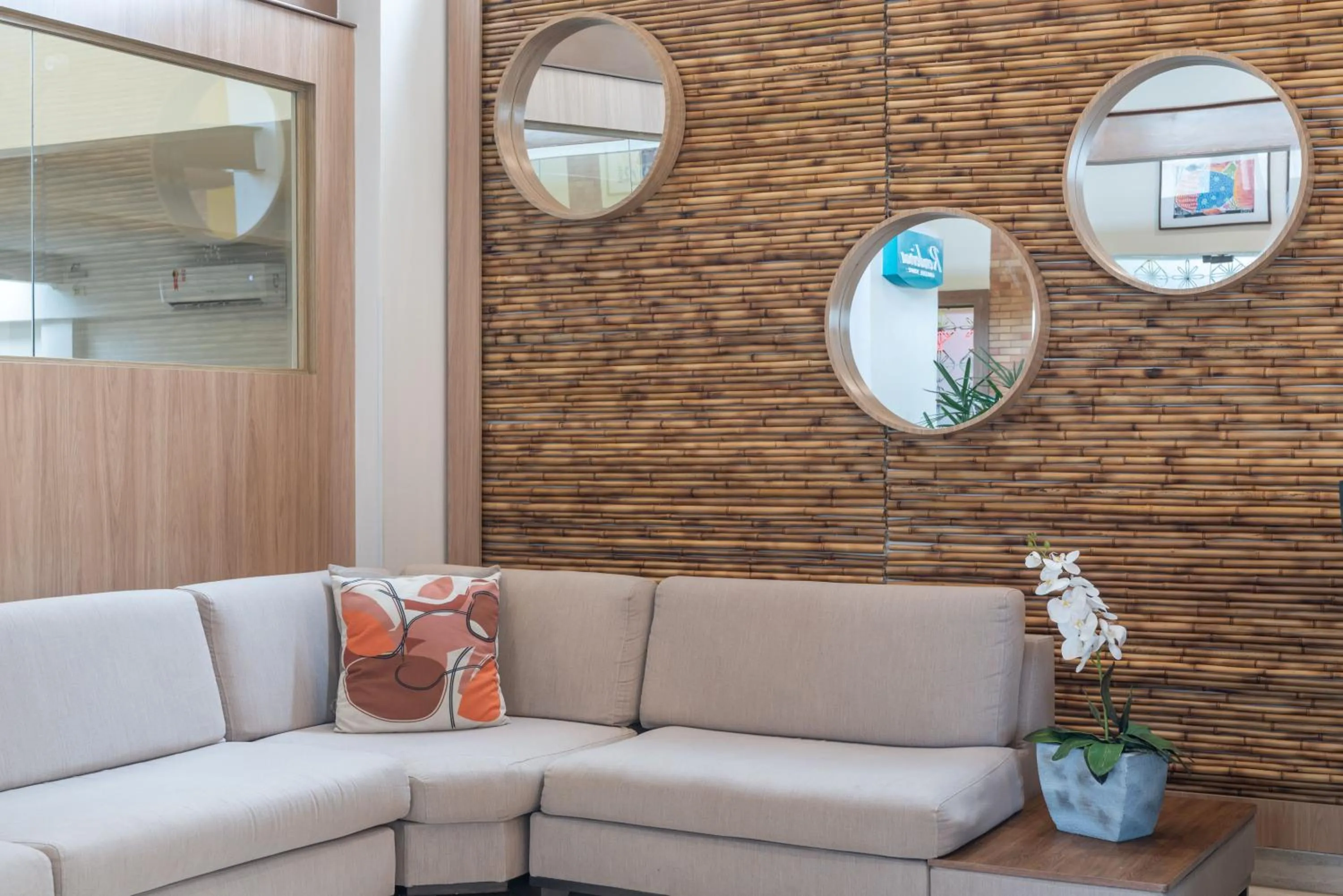 Lobby or reception in Slim Pajuçara by Tropicalis