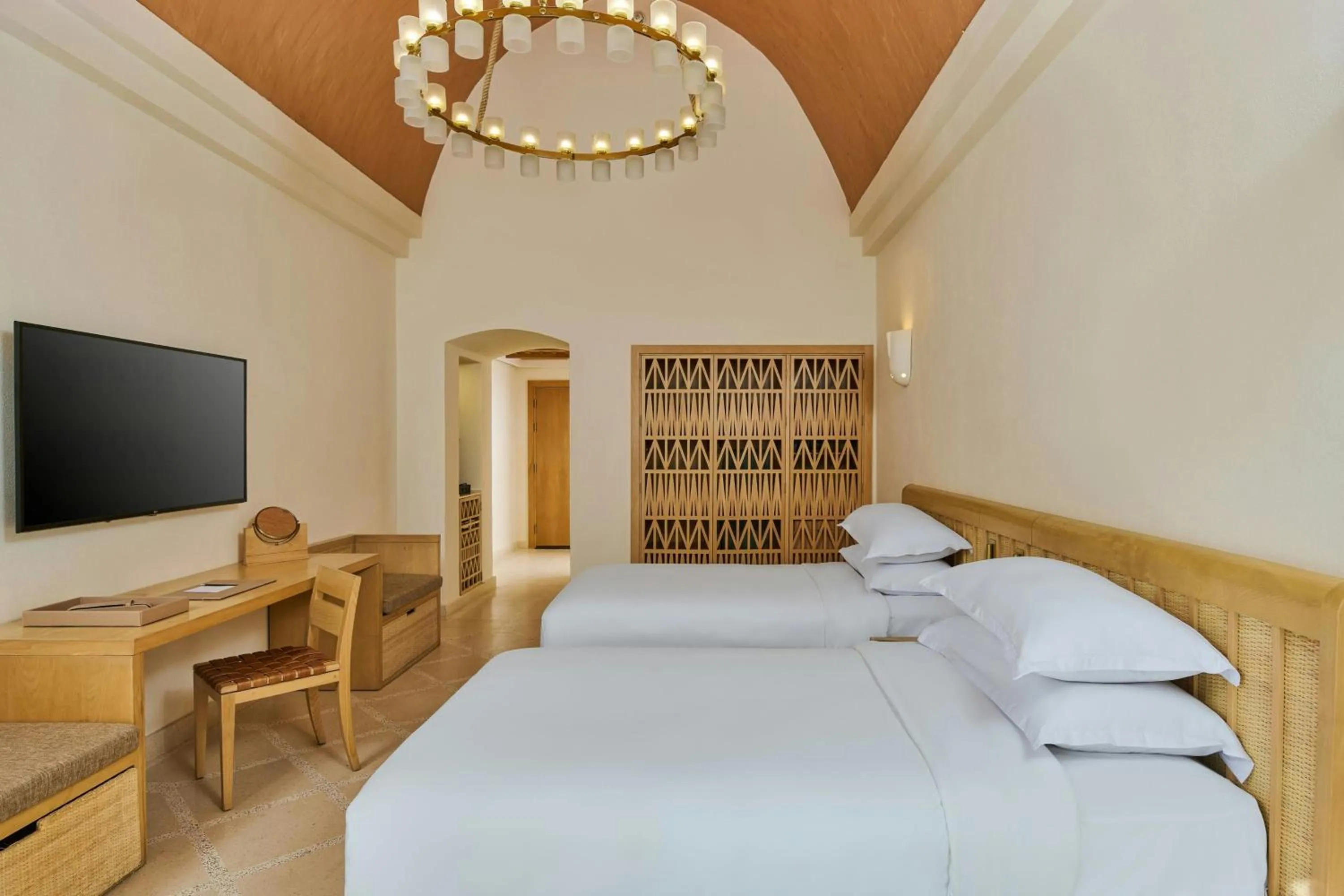 Swimming pool, Bed in Sheraton Miramar Resort El Gouna