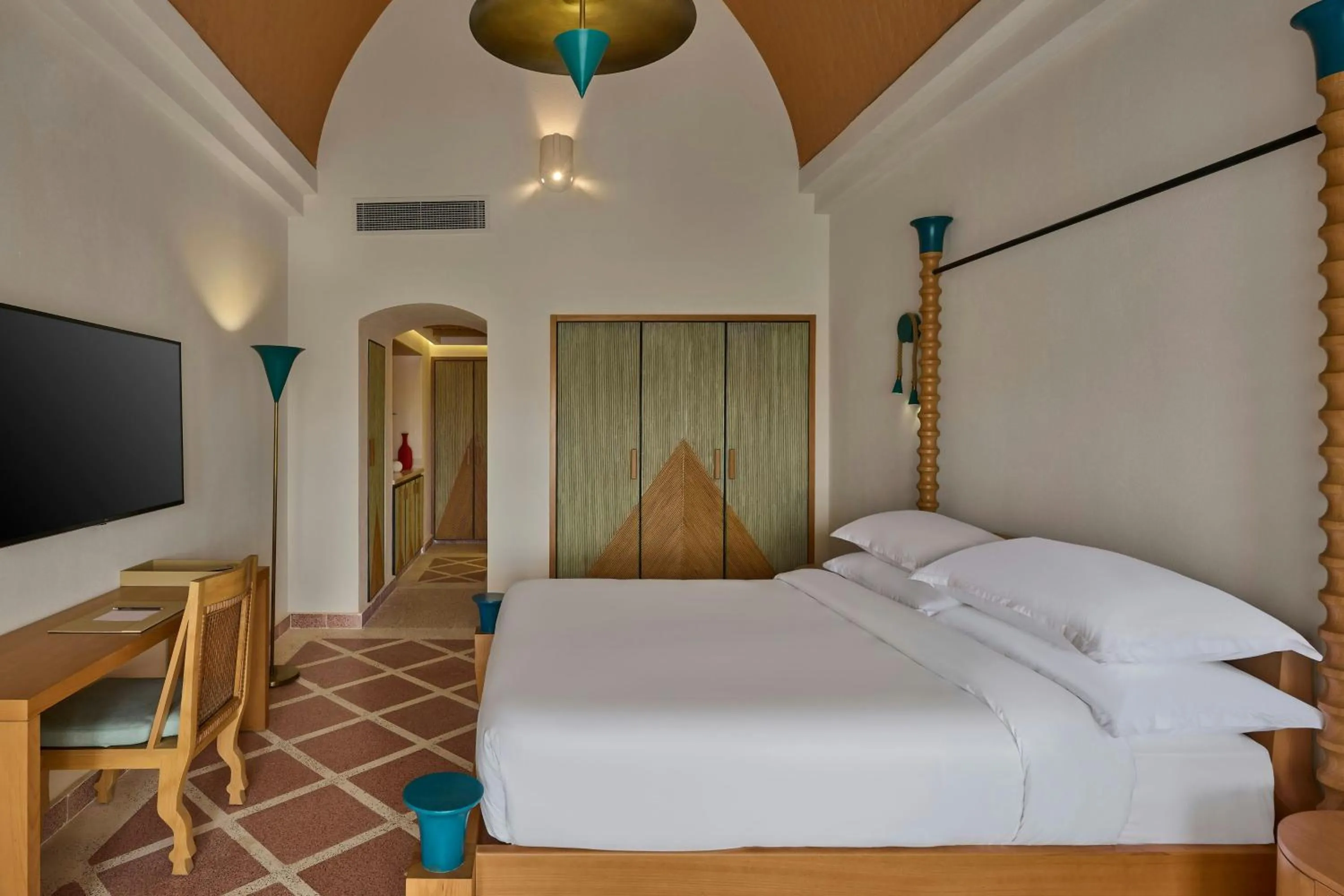 Photo of the whole room, Bed in Sheraton Miramar Resort El Gouna