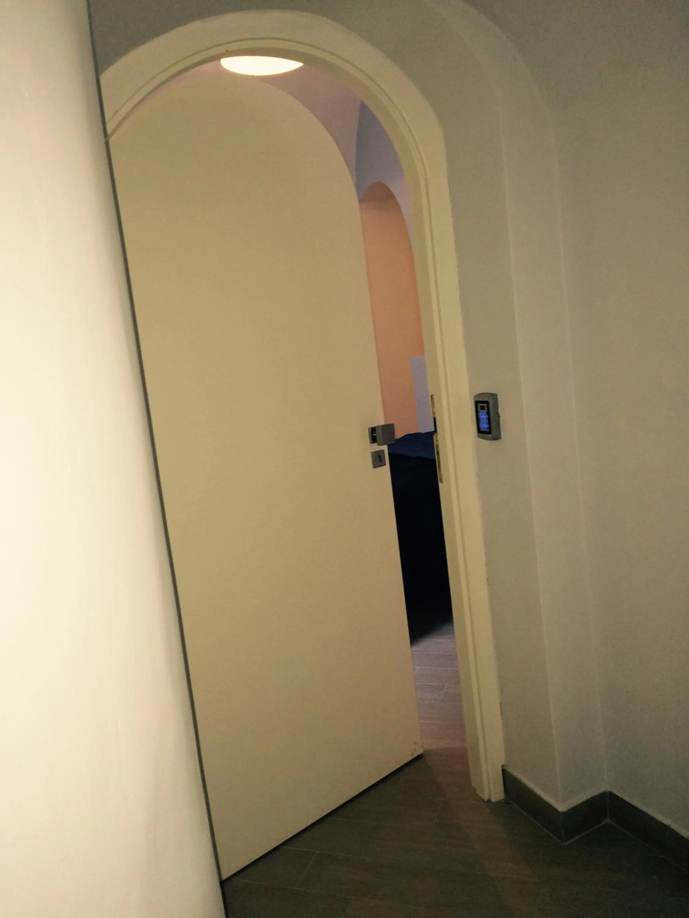 Photo of the whole room in Base Napoli Mergellina