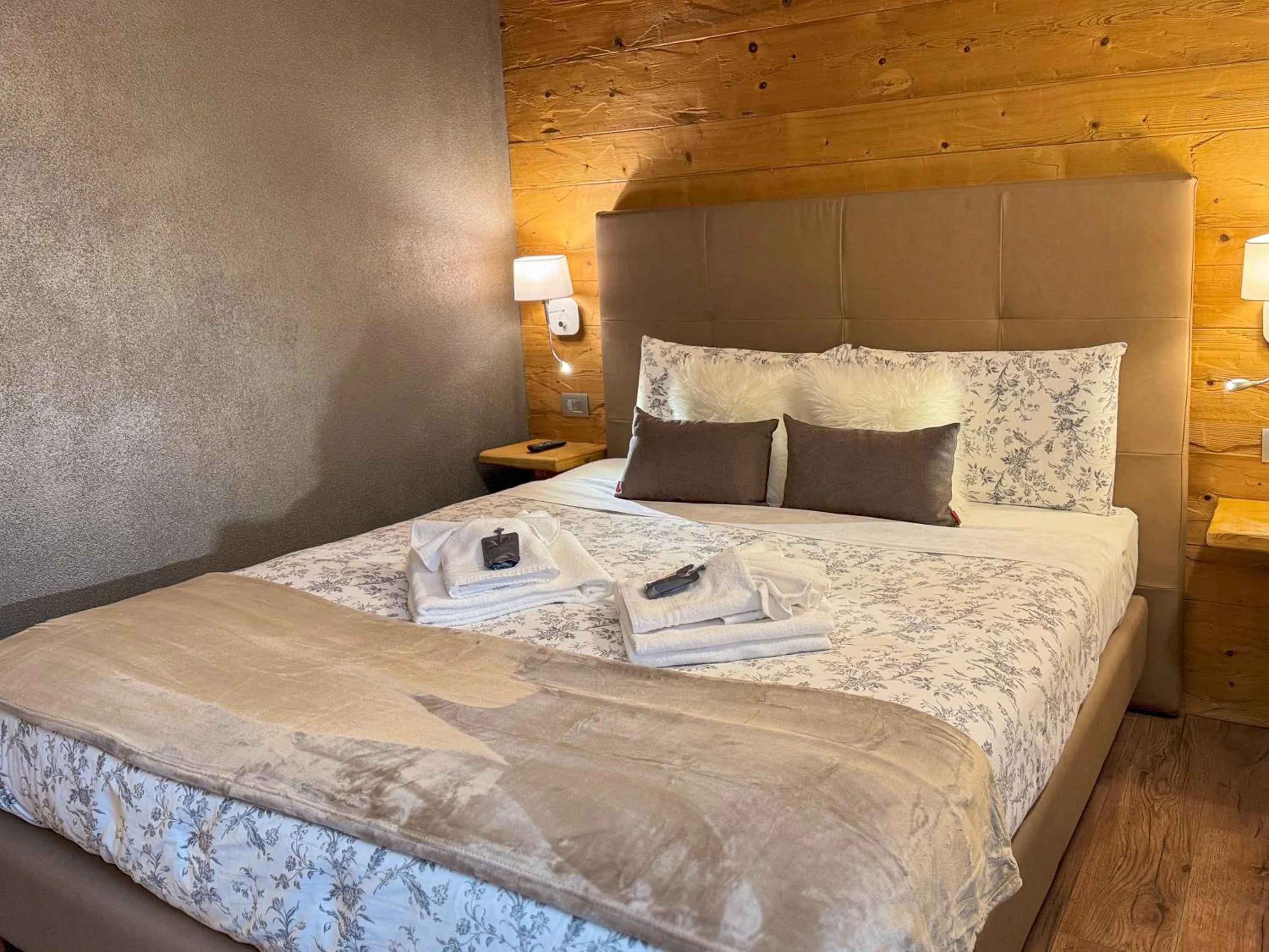 Deluxe Room in Serendipity Hotel