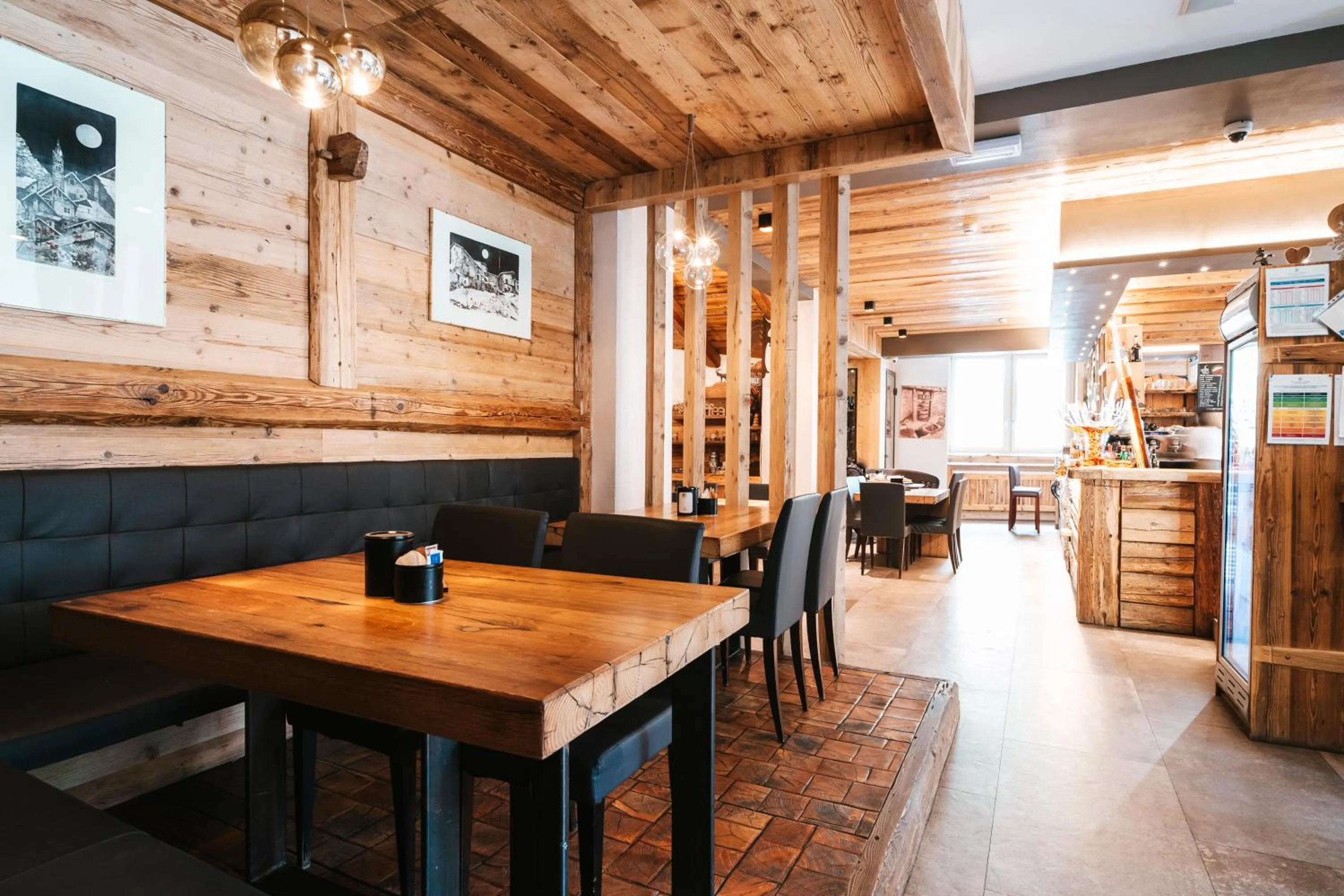 Communal lounge/ TV room in Serendipity Hotel