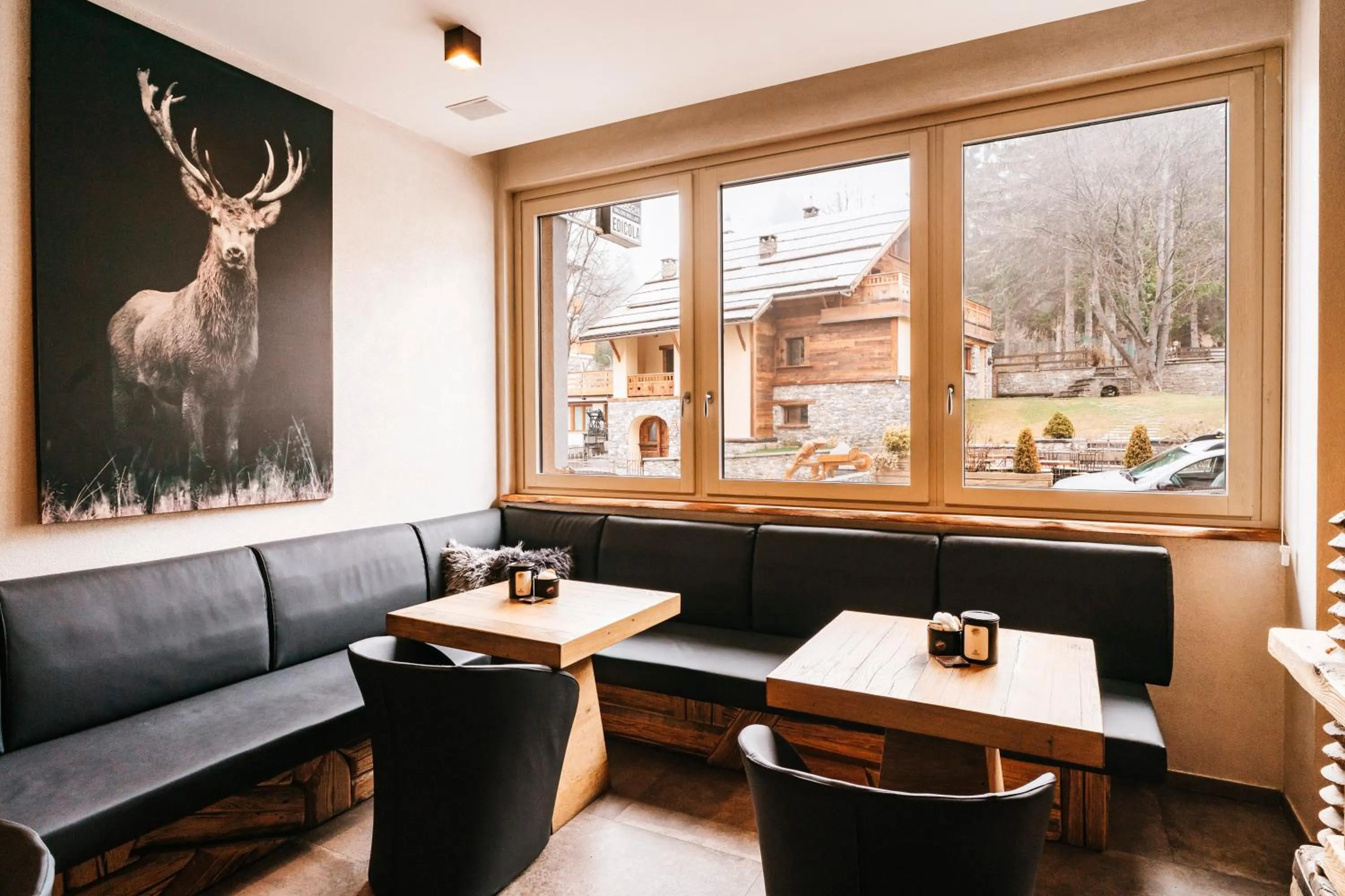 Communal lounge/ TV room in Serendipity Hotel