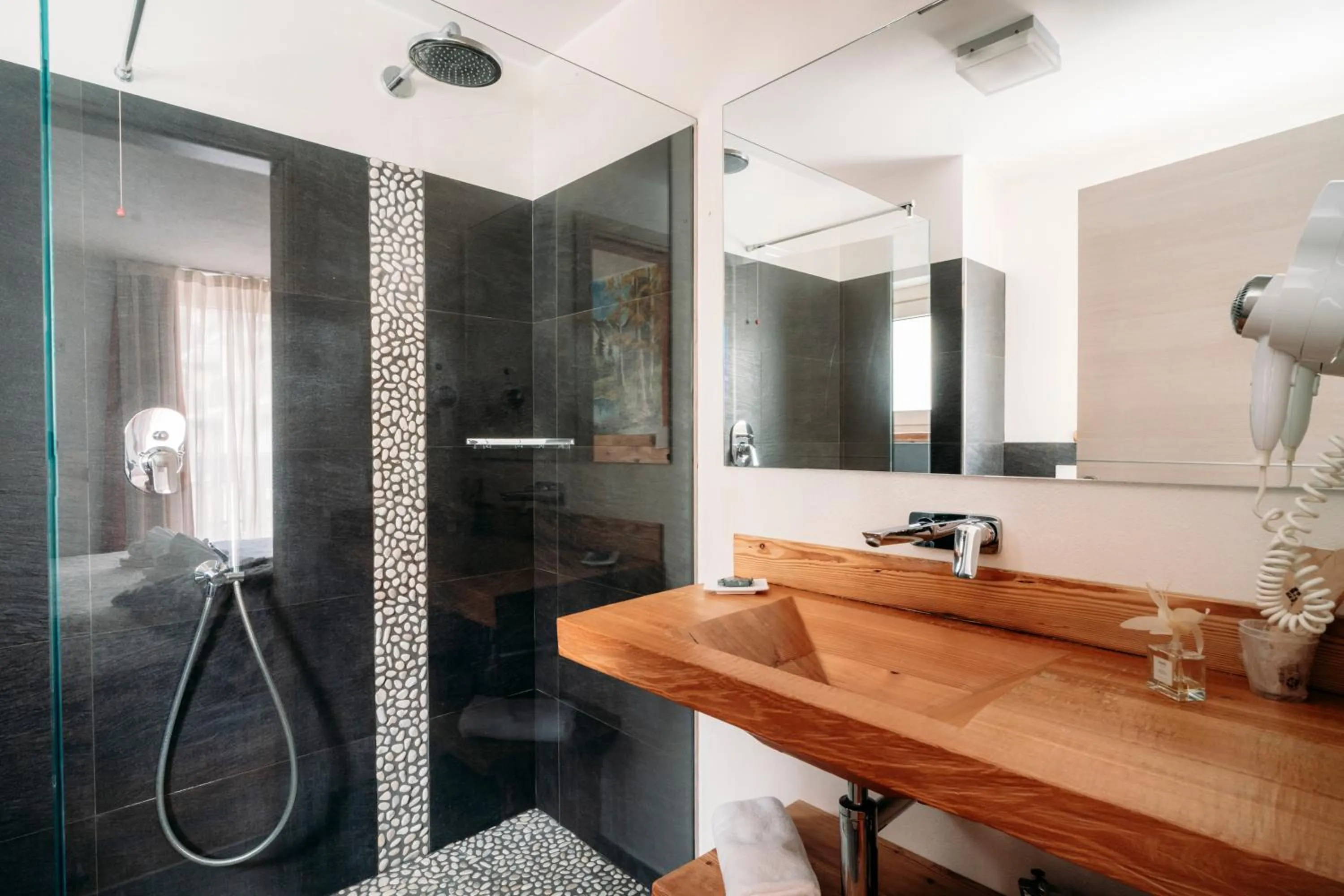 Shower in Serendipity Hotel