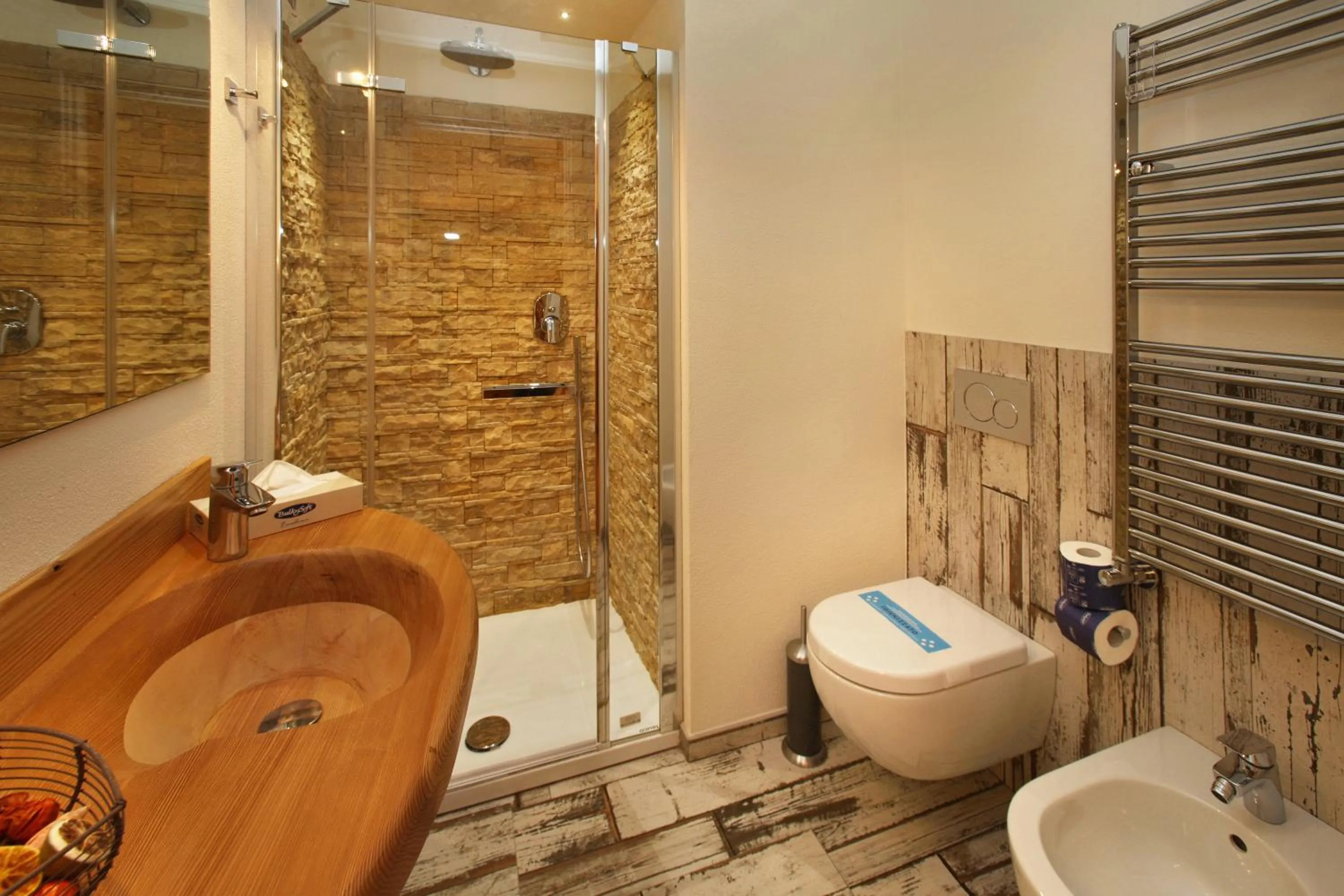 Shower in Serendipity Hotel