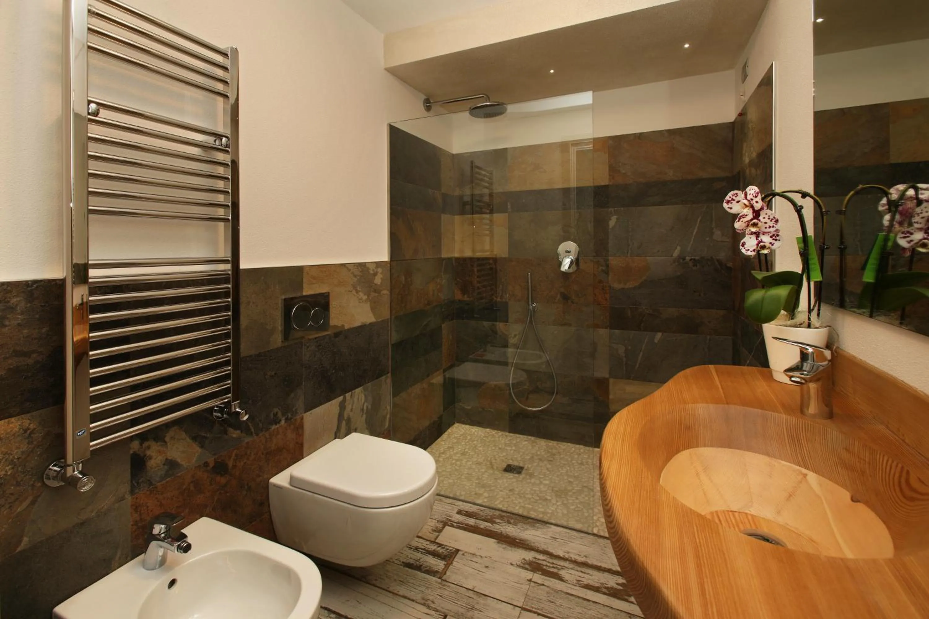 Deluxe Quadruple Room in Serendipity Hotel