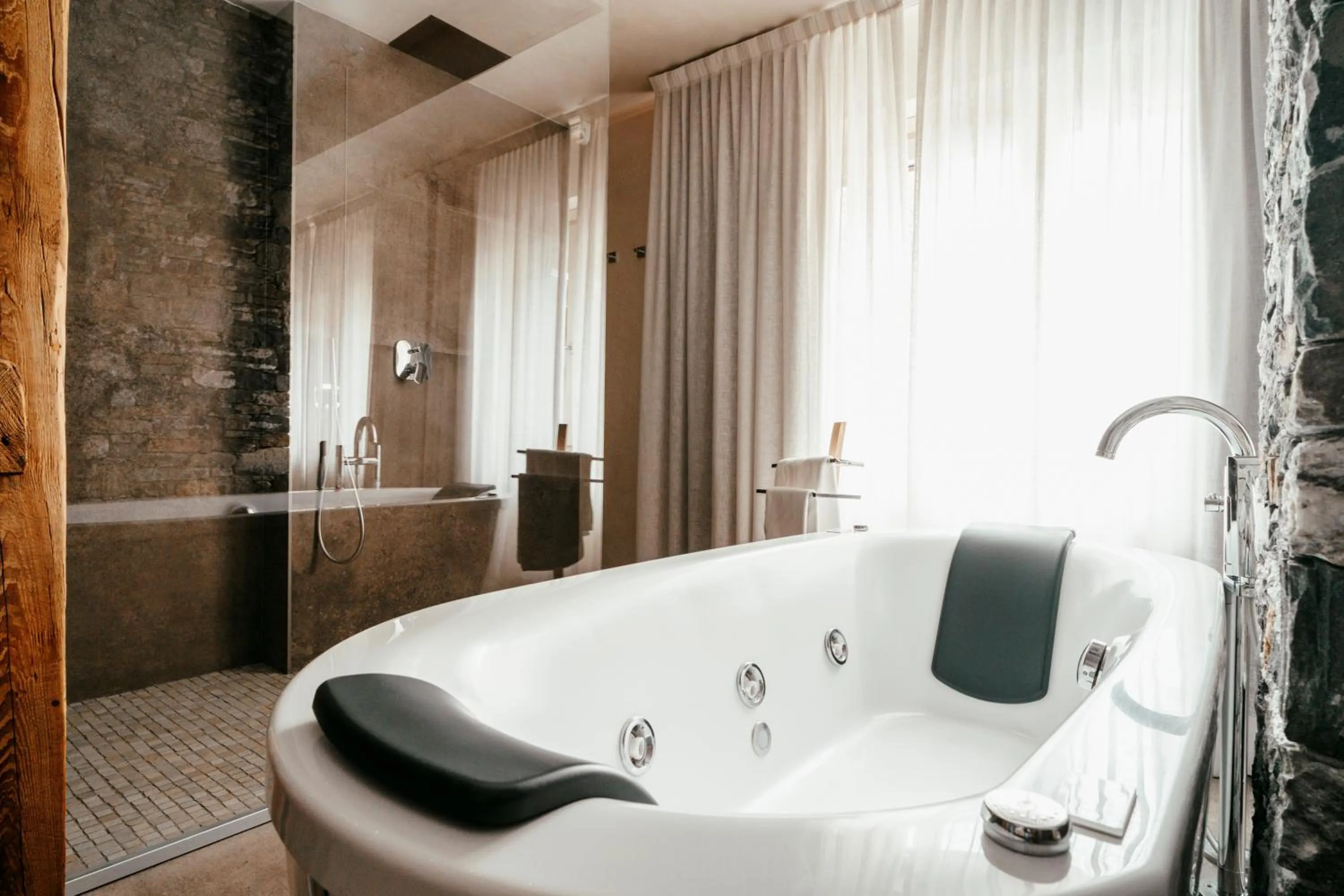 Hot Tub in Serendipity Hotel