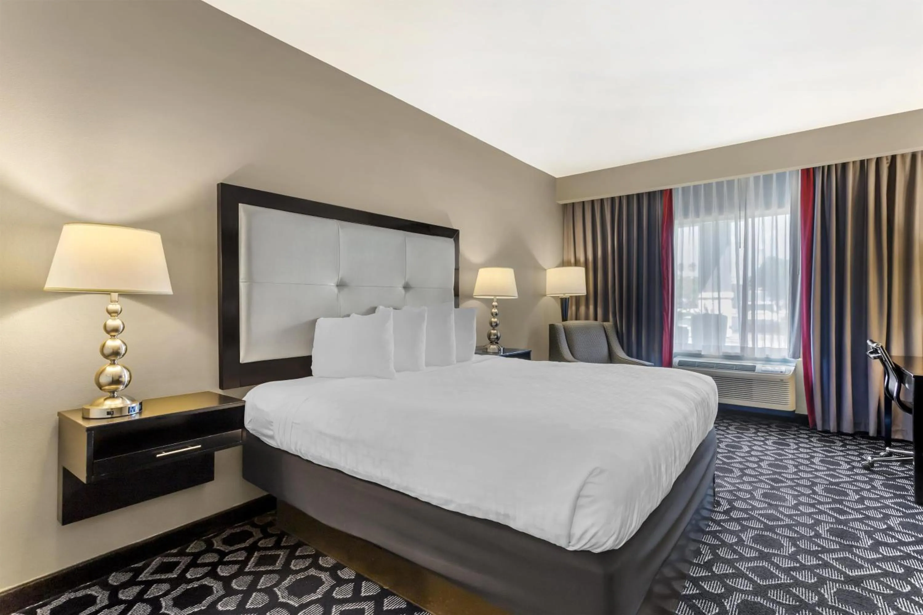 Bedroom, Bed in Best Western Plus Laredo Inn & Suites