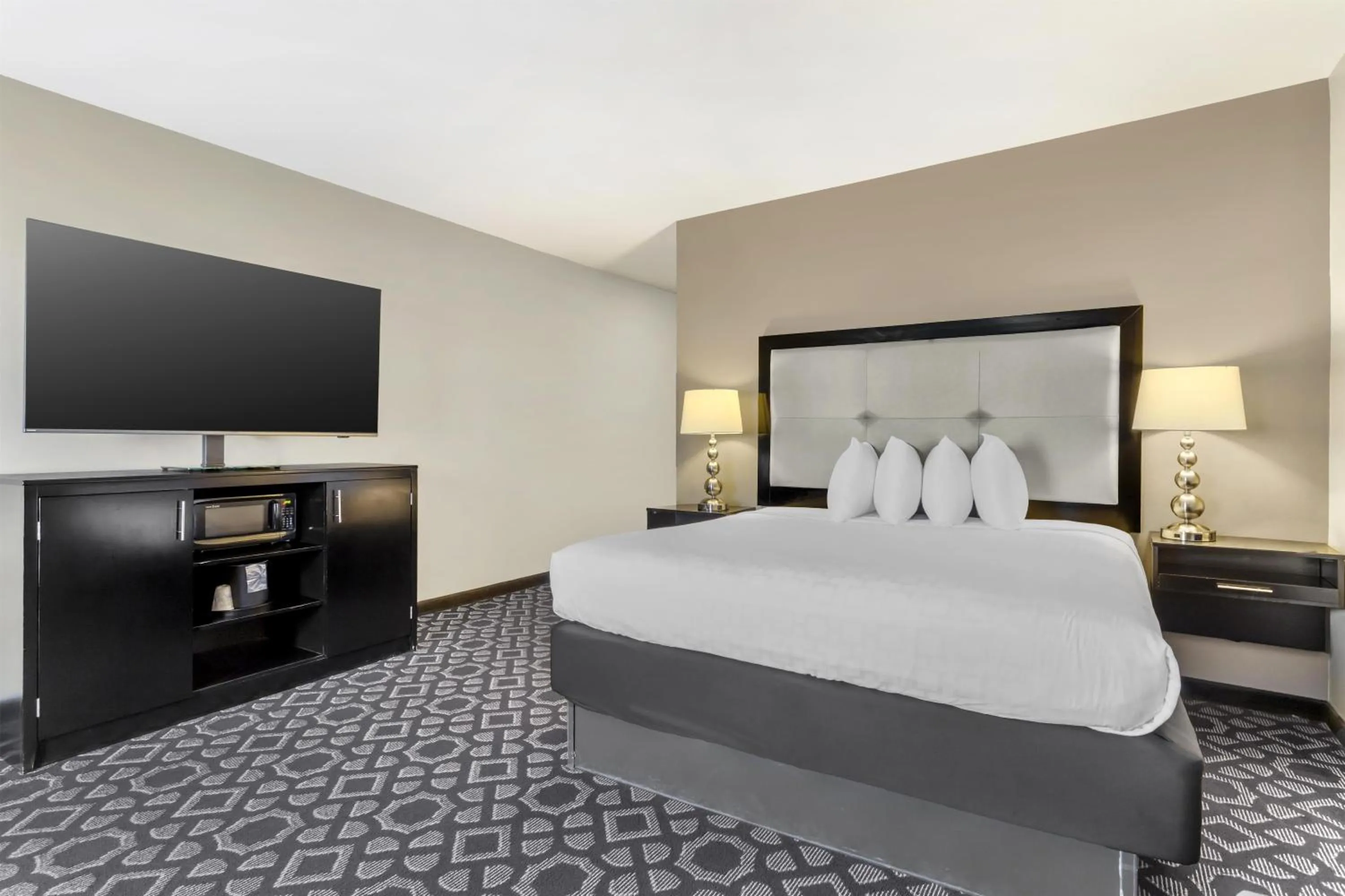 Bedroom, Bed in Best Western Plus Laredo Inn & Suites