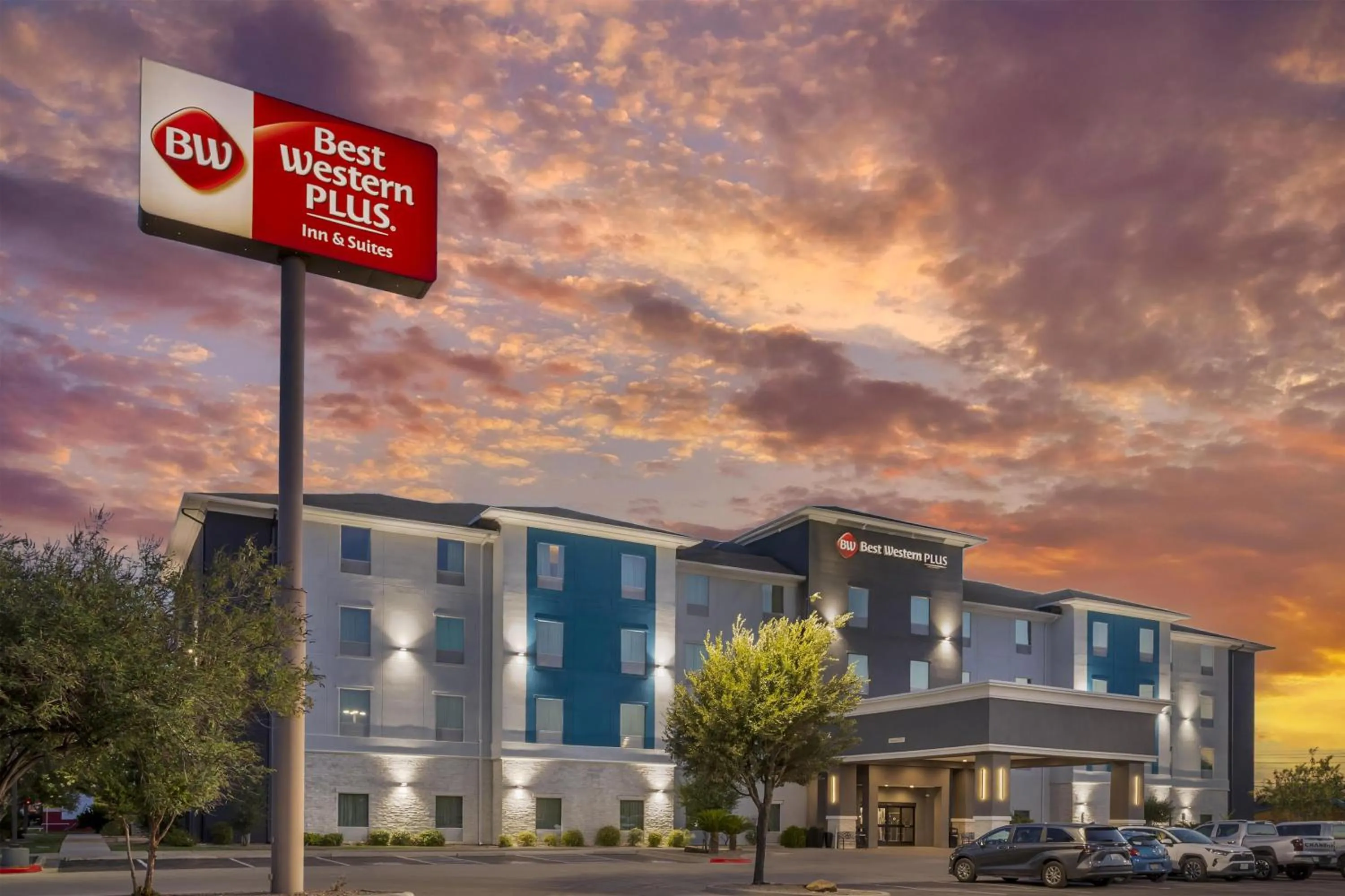 Property building in Best Western Plus Laredo Inn & Suites