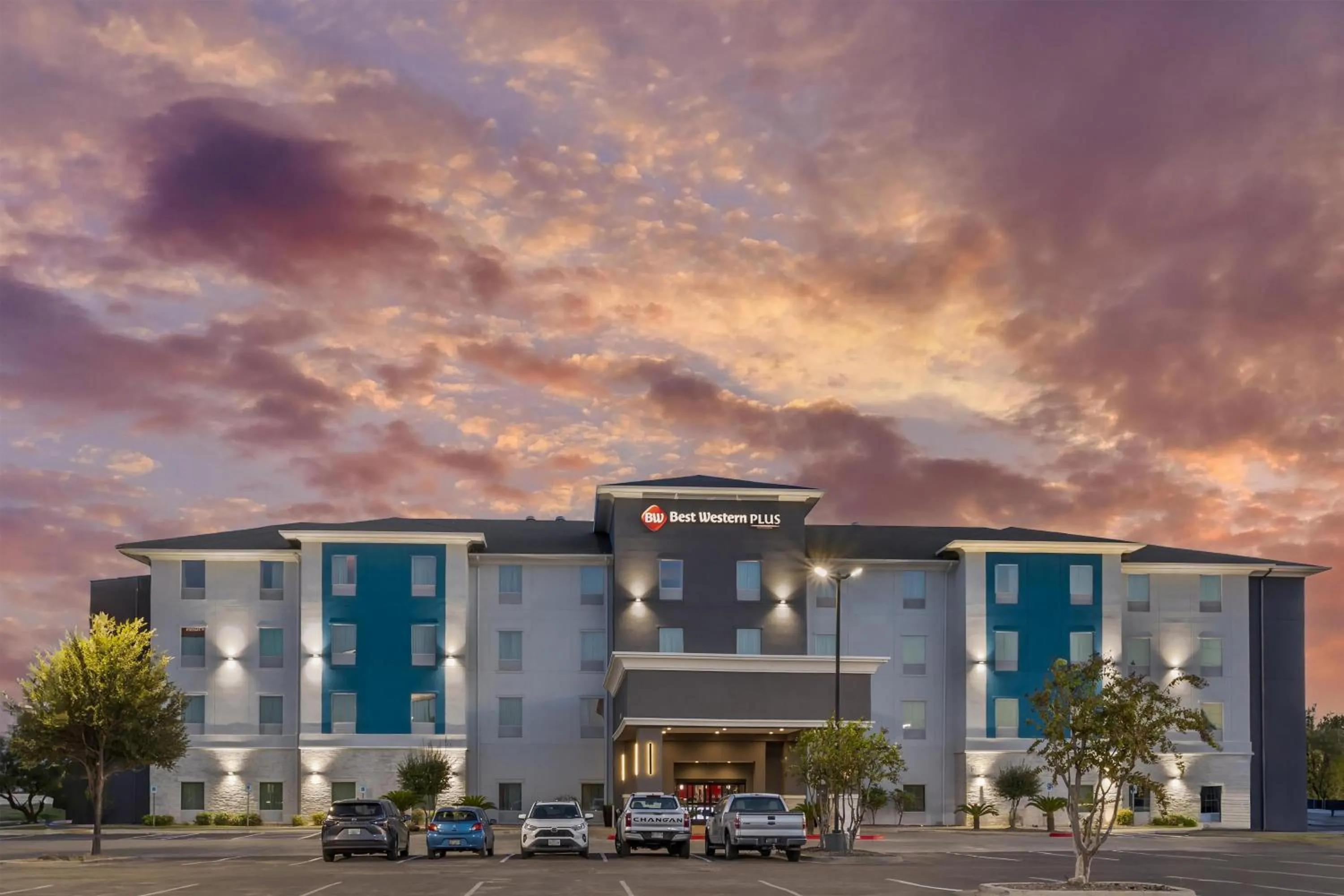 Property building in Best Western Plus Laredo Inn & Suites