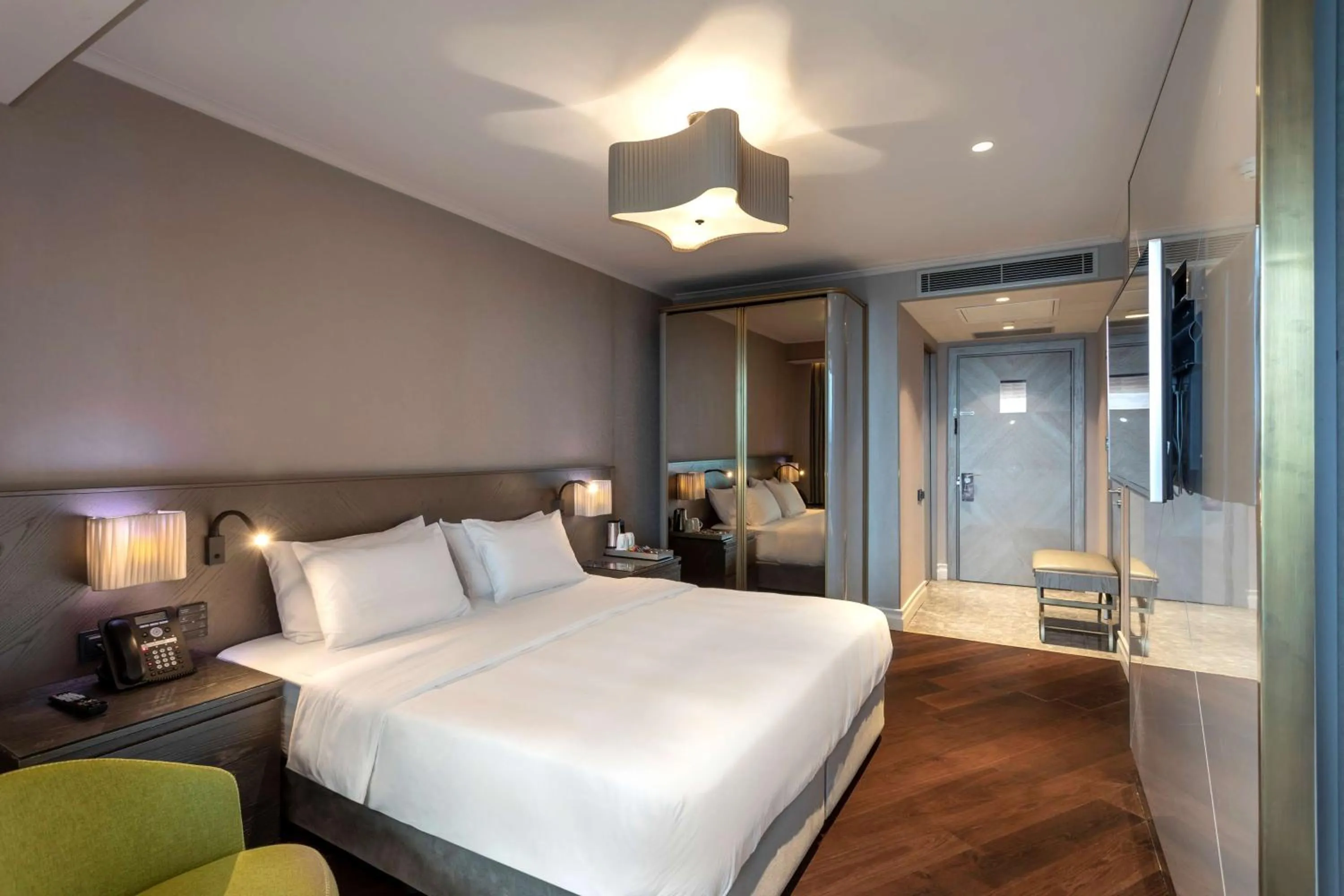 Shower, Bed in Radisson Blu Hotel Istanbul Ottomare