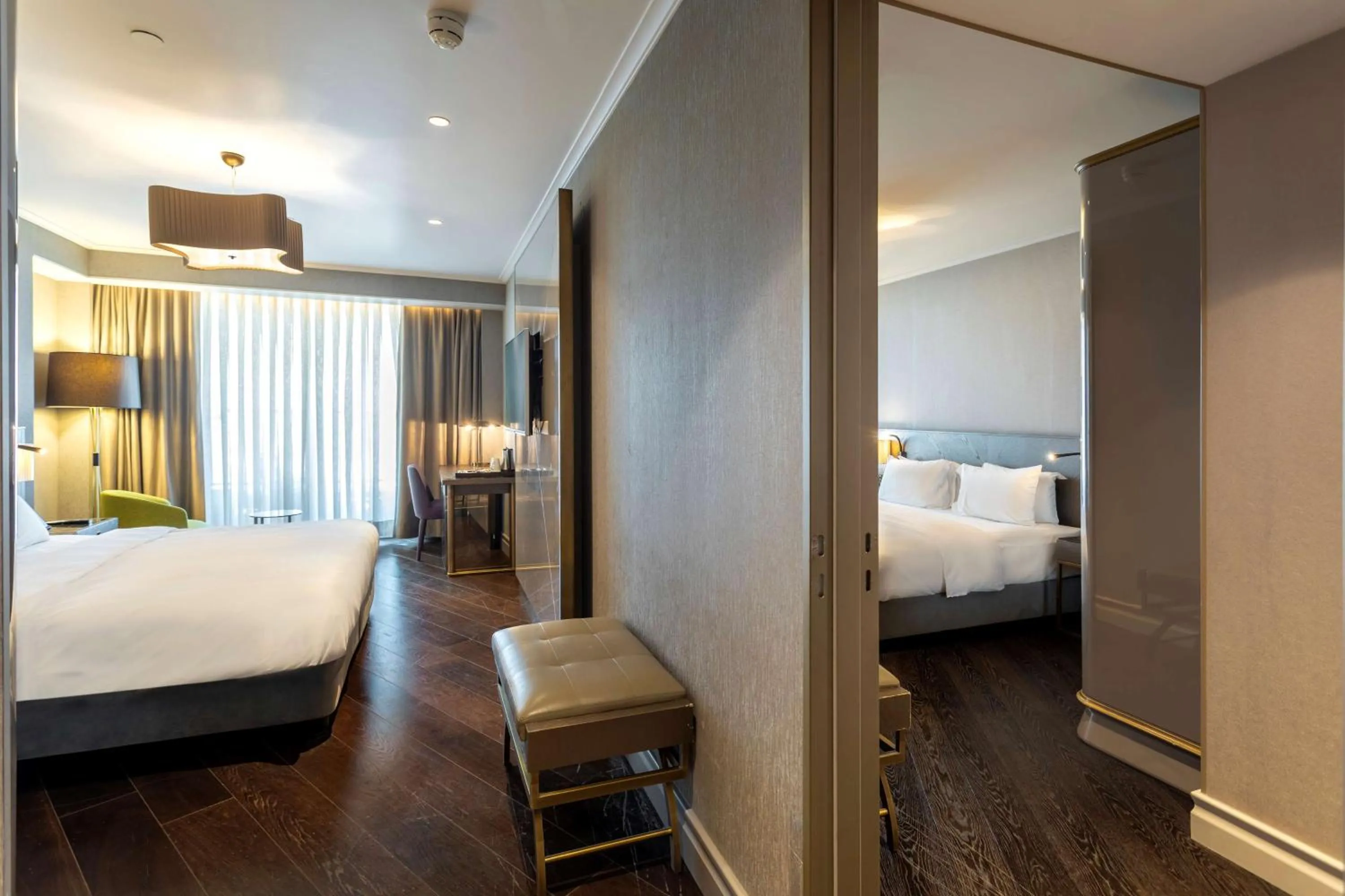 Shower, Bed in Radisson Blu Hotel Istanbul Ottomare