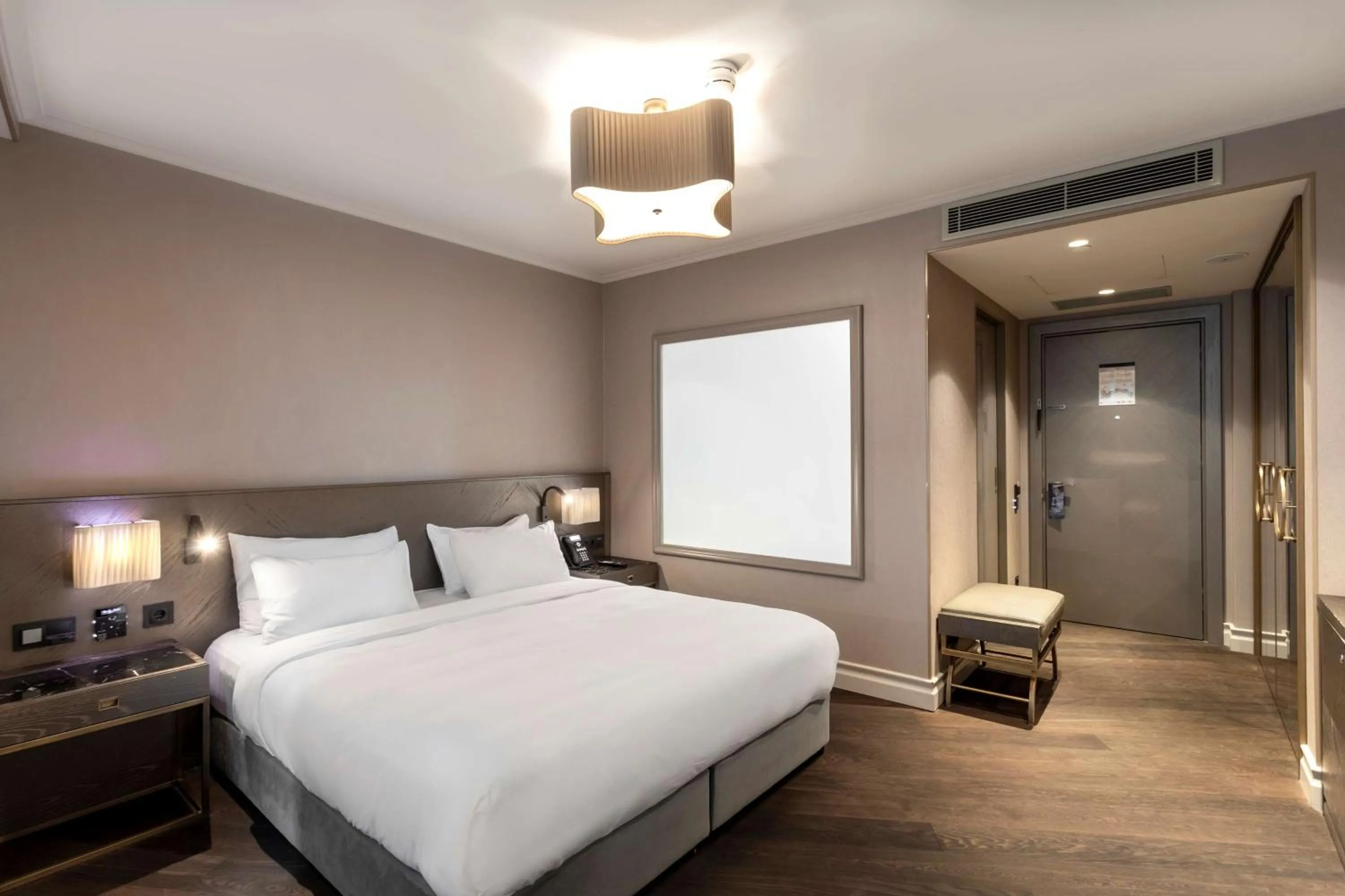 Shower, Bed in Radisson Blu Hotel Istanbul Ottomare