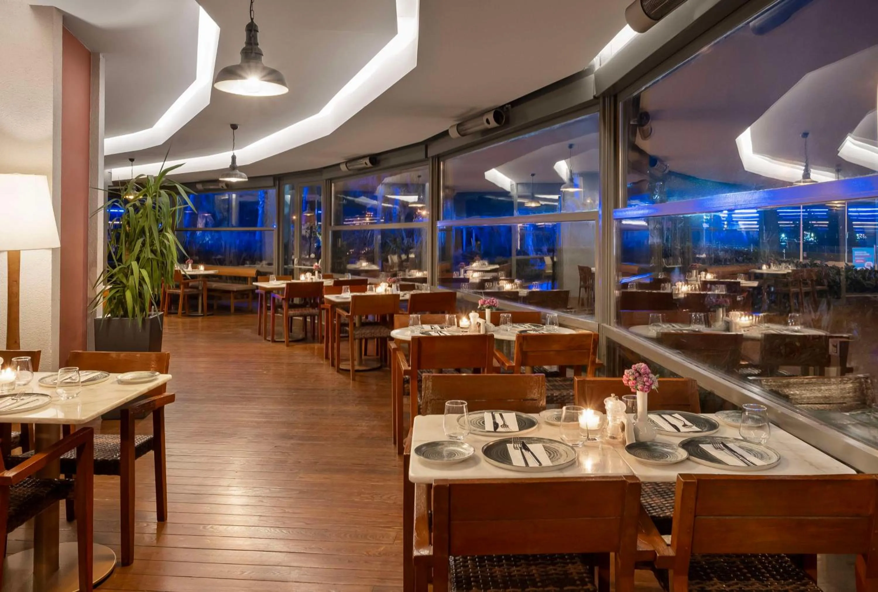 Restaurant/places to eat in Radisson Blu Hotel Istanbul Ottomare