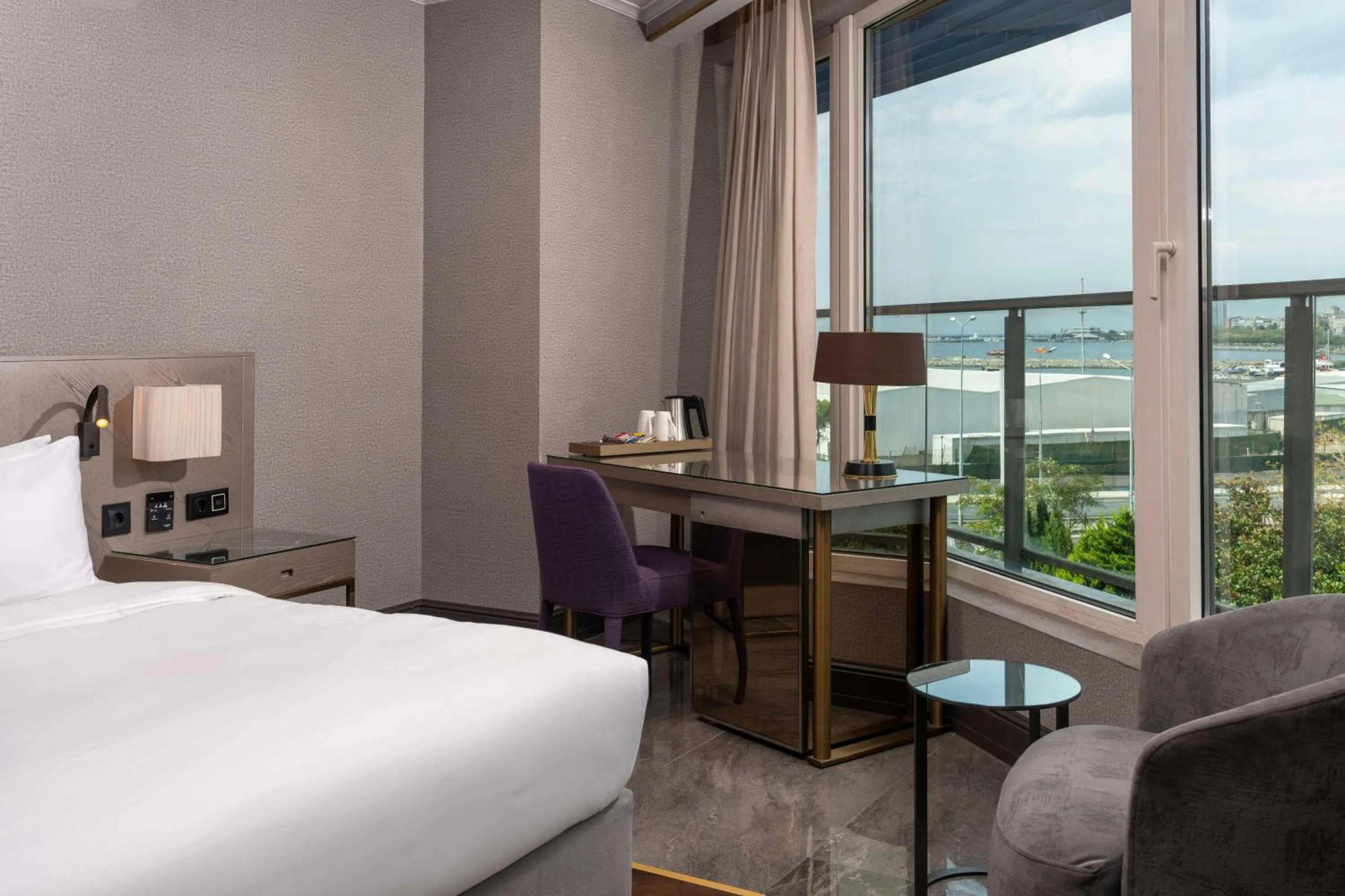 Bedroom, Bed in Radisson Blu Hotel Istanbul Ottomare