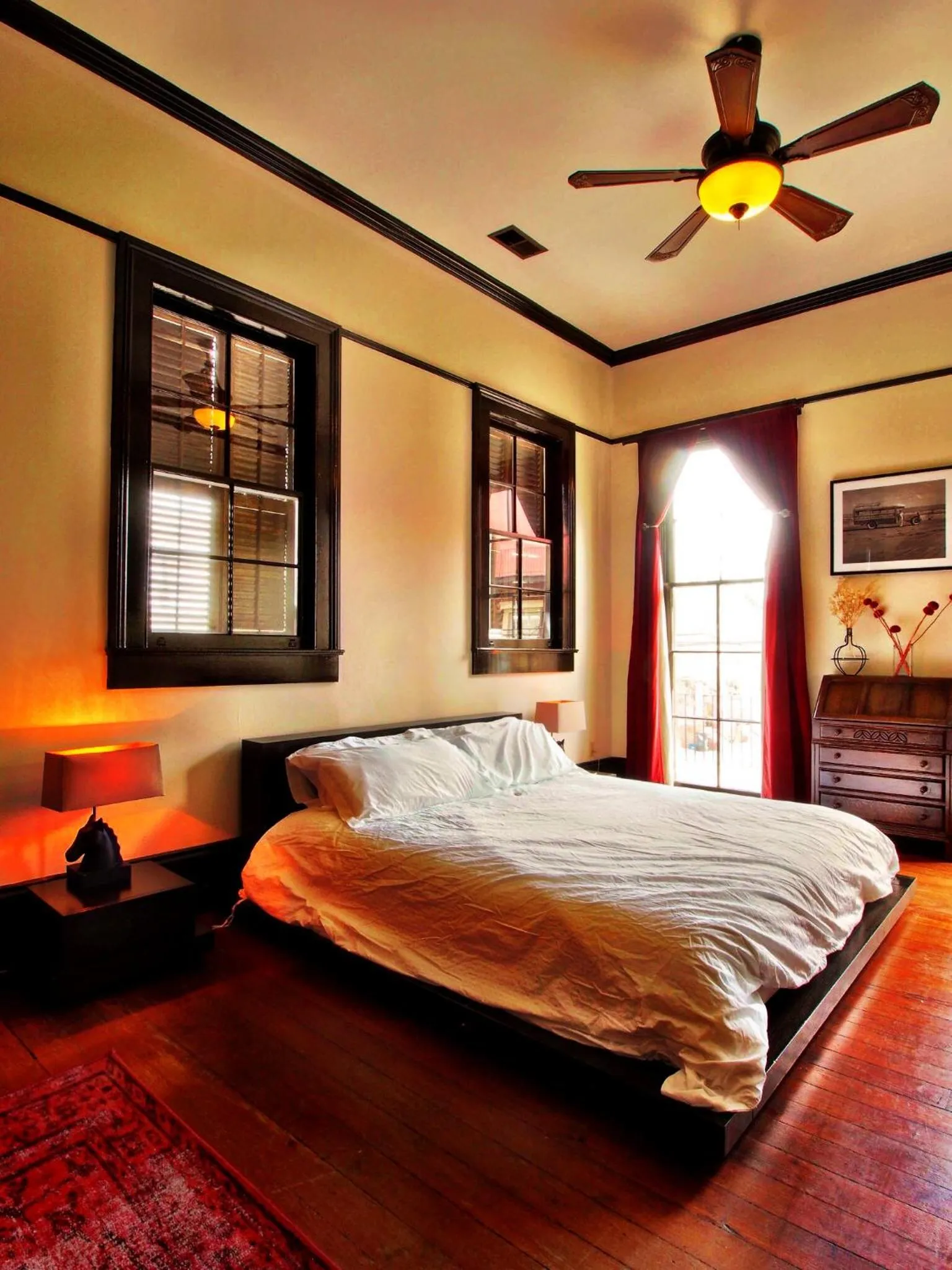 Bedroom, Bed in Royal Street Inn & Bar