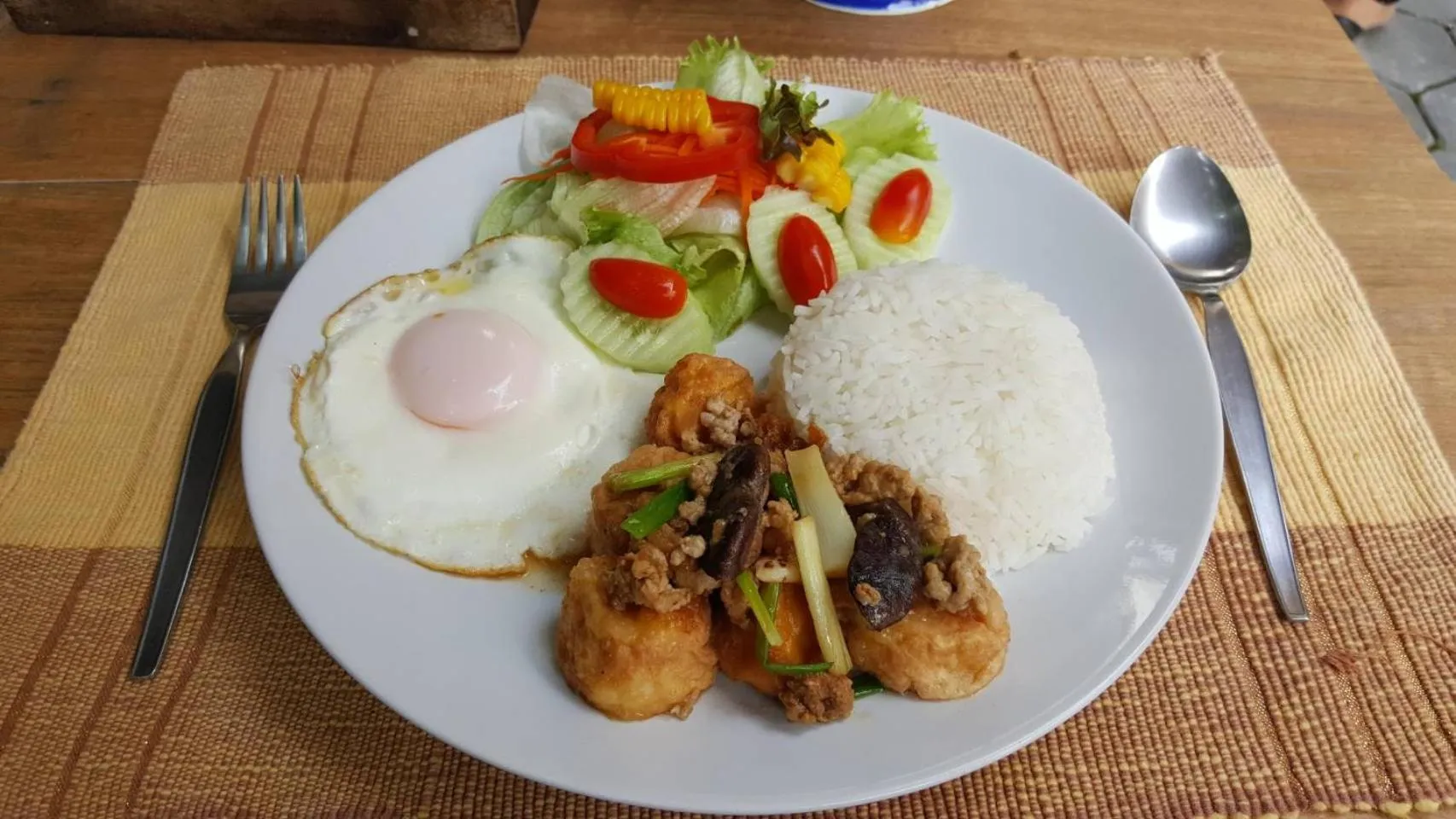 Breakfast in Gordnuea Boutique House