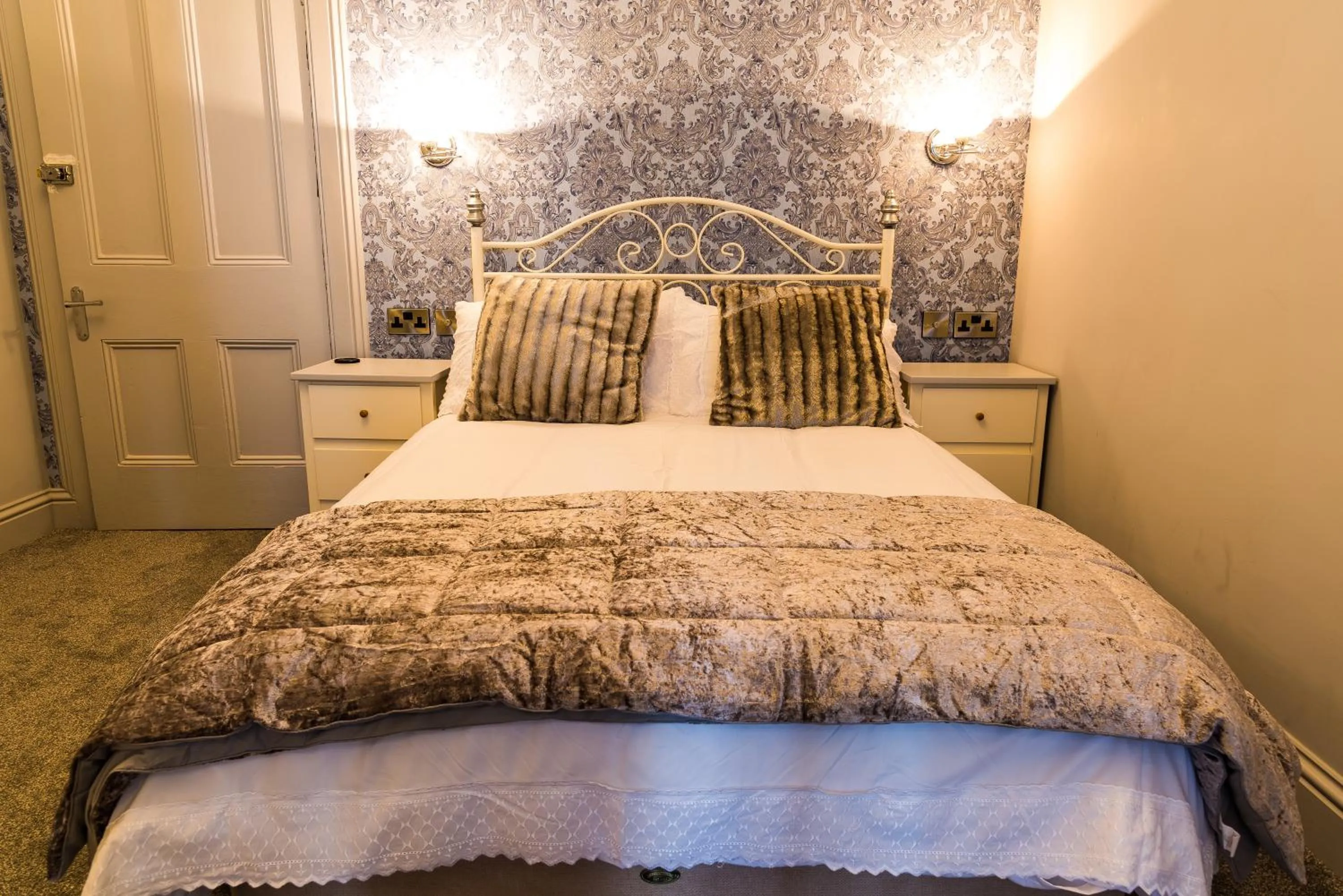 Bed in Mount Stewart Hotel