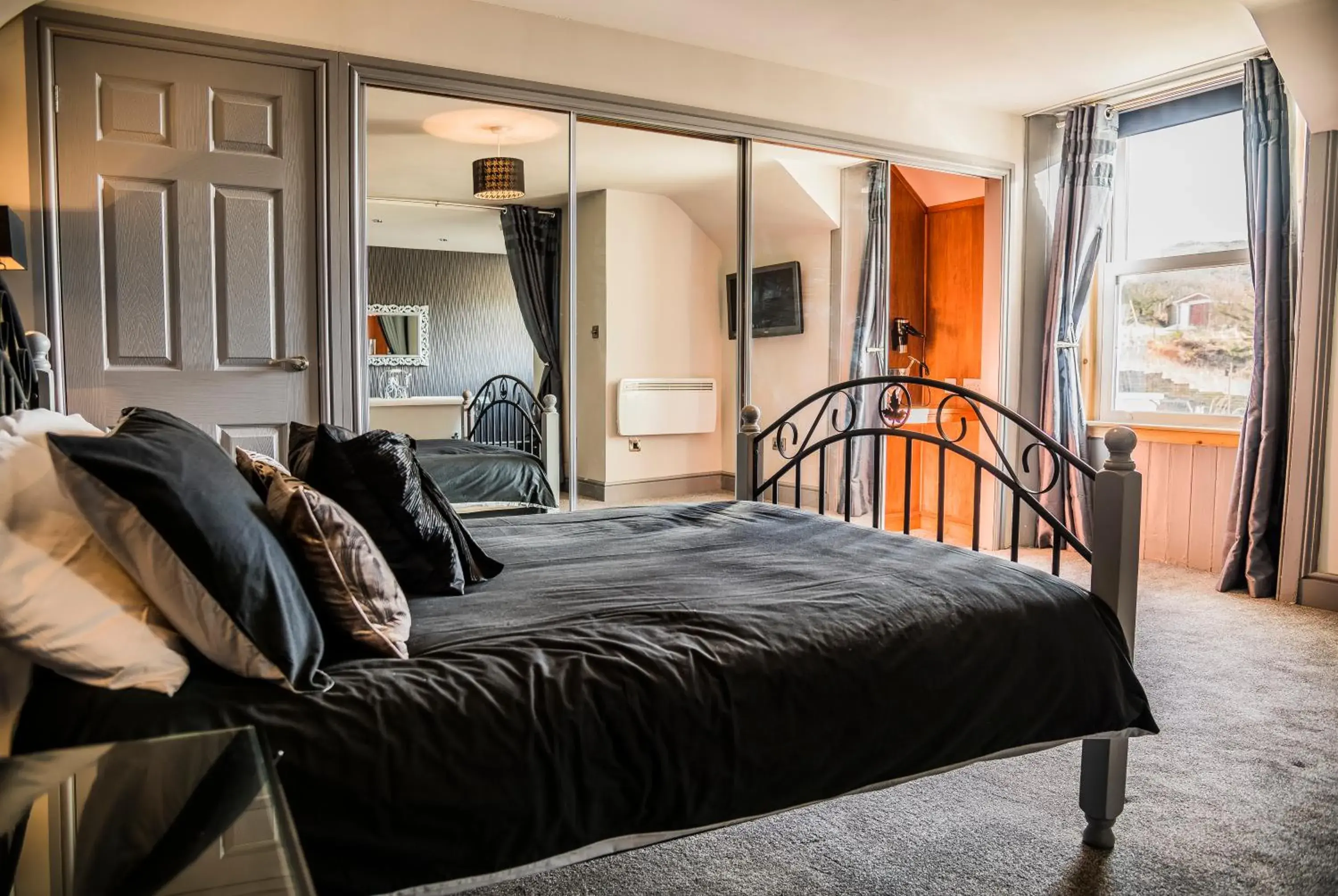 Deluxe Double Room with Side Sea View in Mount Stewart Hotel Deluxe Double Room with Side Sea View in Mount Stewart Hotel