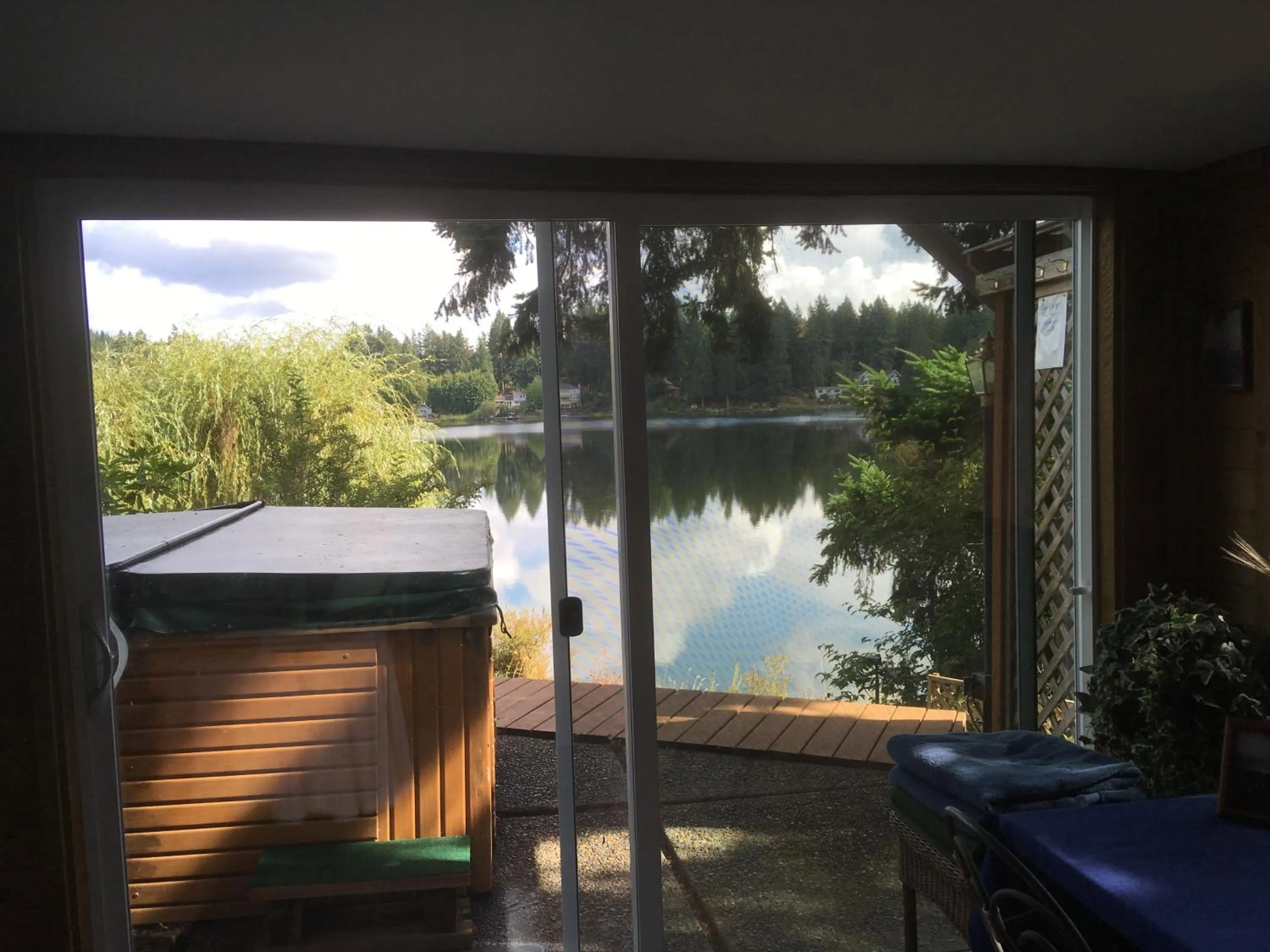 Hot Tub in Cottage Lake Bed and Breakfast