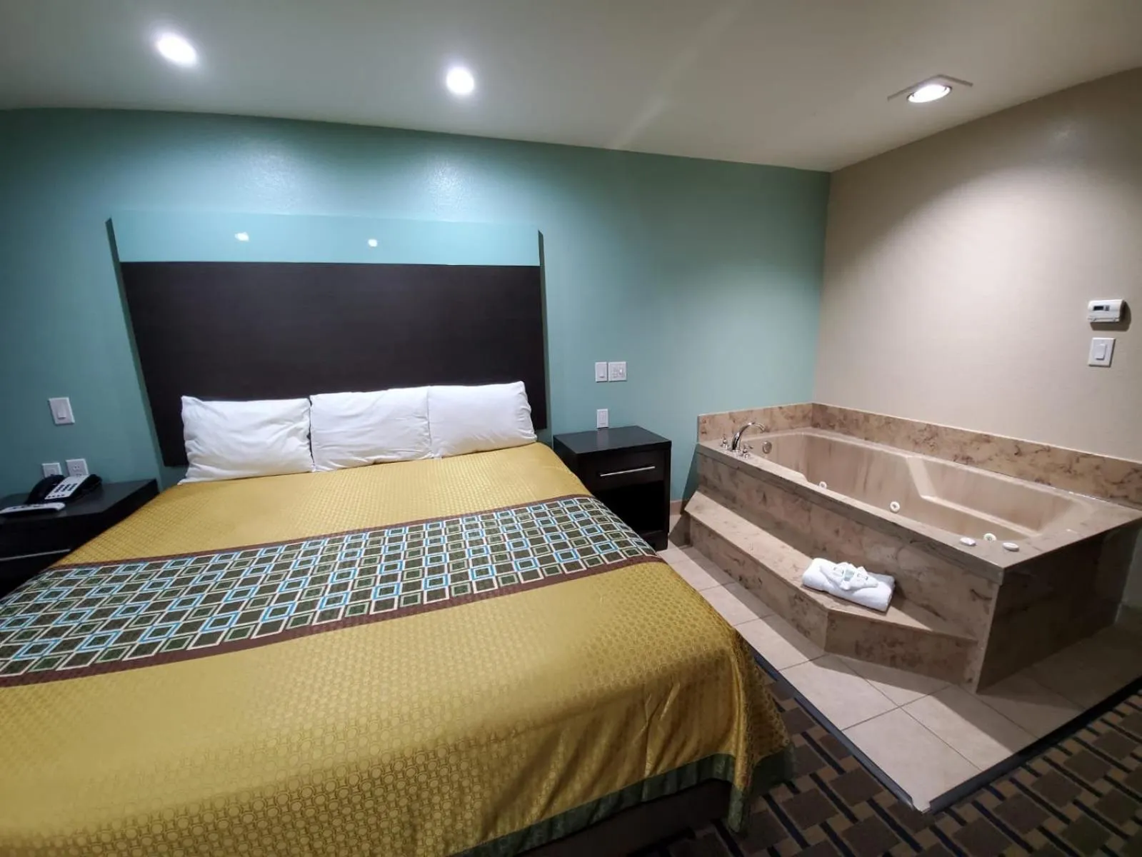 Bed in Scottish Inns White Settlement