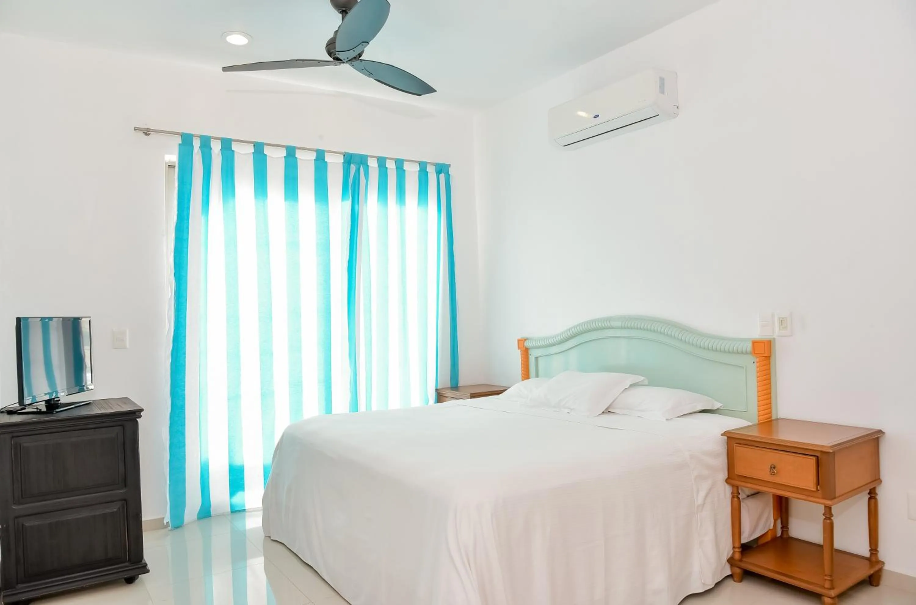 Bed in Villa Elena Isla Mujeres